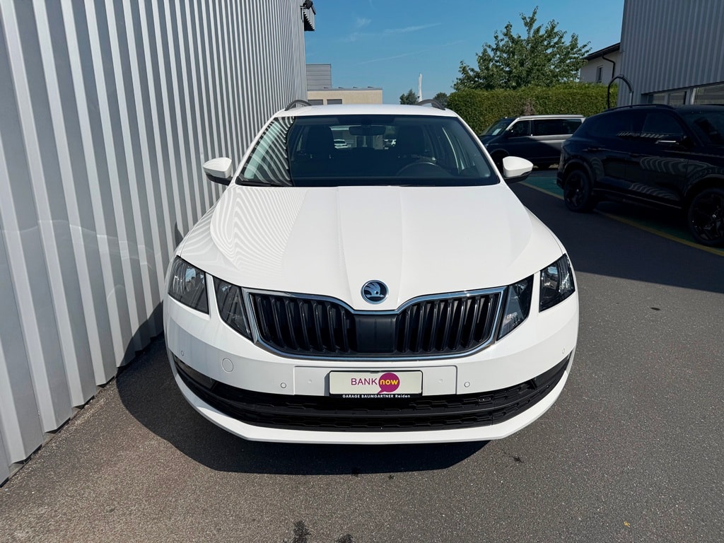 SKODA Octavia Combi 2.0 TDI Ambition DSG-image-1