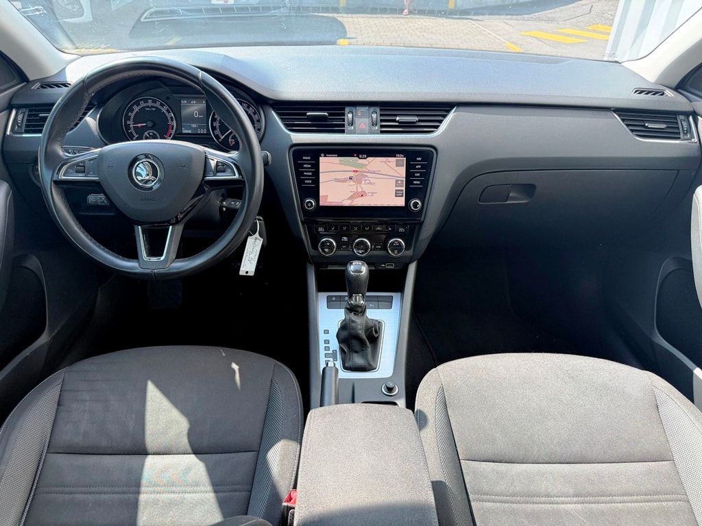 SKODA Octavia Combi 2.0 TDI Ambition DSG-image-7