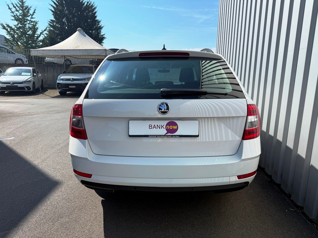 SKODA Octavia Combi 2.0 TDI Ambition DSG-image-4