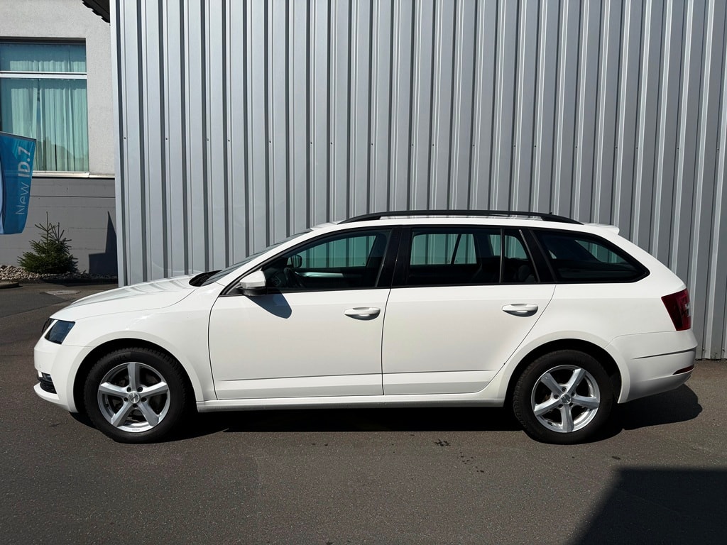 SKODA Octavia Combi 2.0 TDI Ambition DSG-image-2