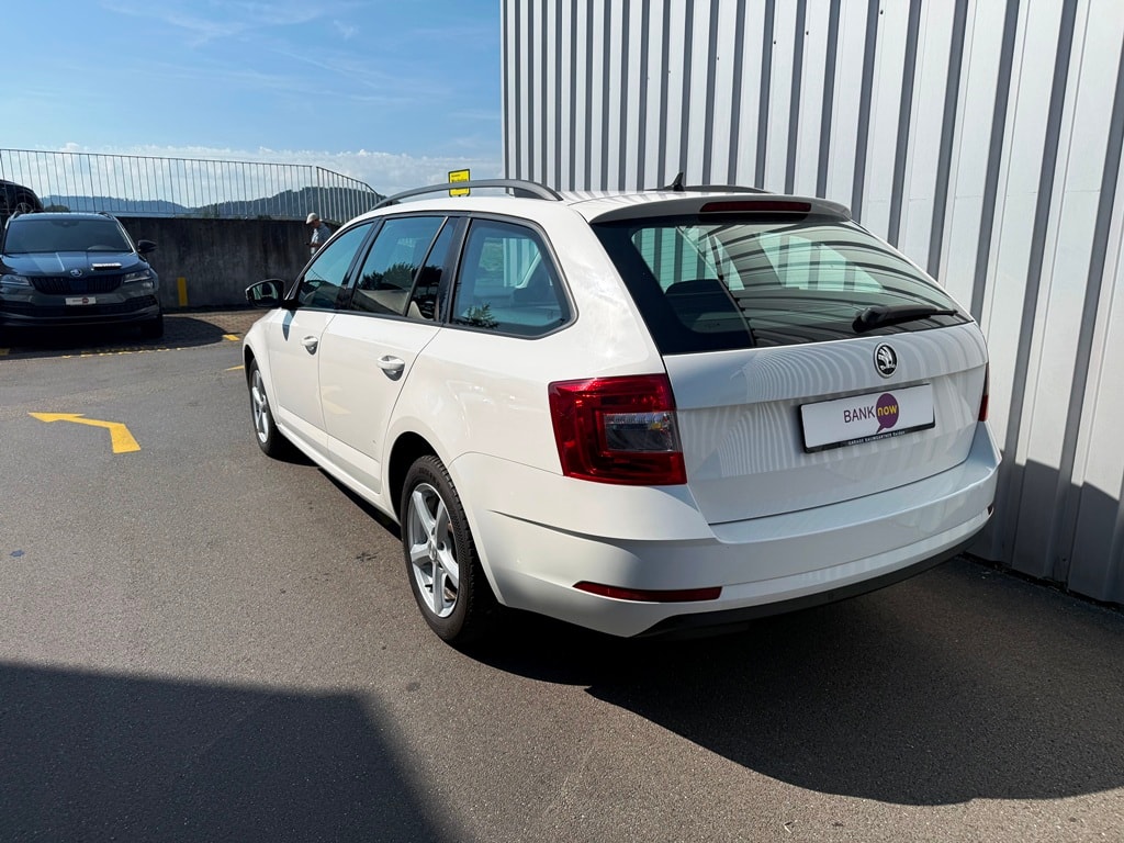 SKODA Octavia Combi 2.0 TDI Ambition DSG-image-3