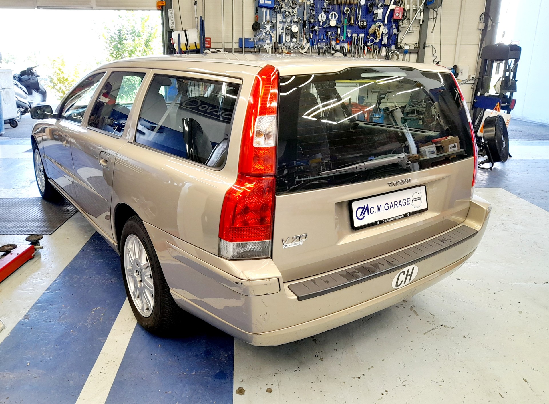 VOLVO V70 2.4 Momentum-image-3