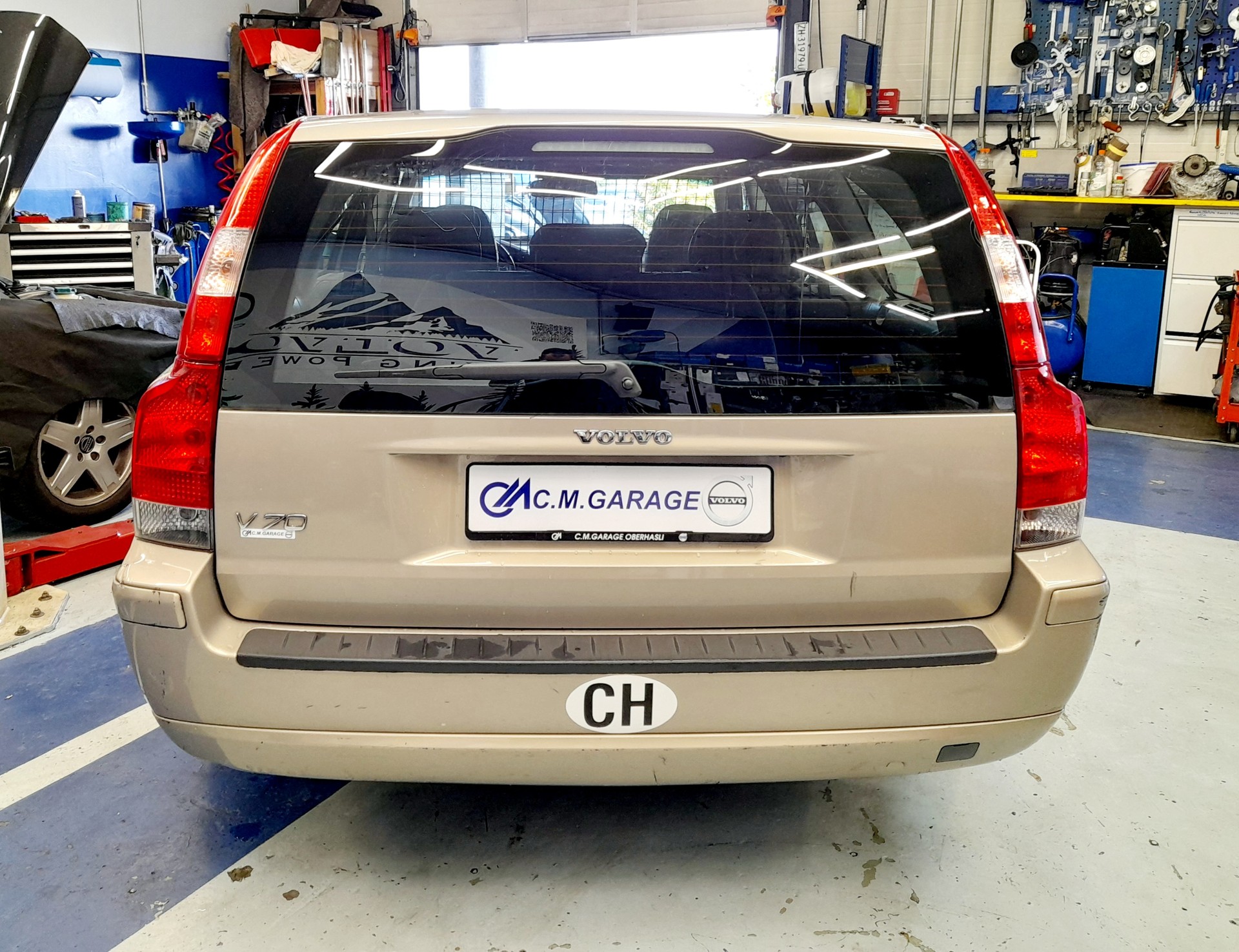 VOLVO V70 2.4 Momentum-image-4