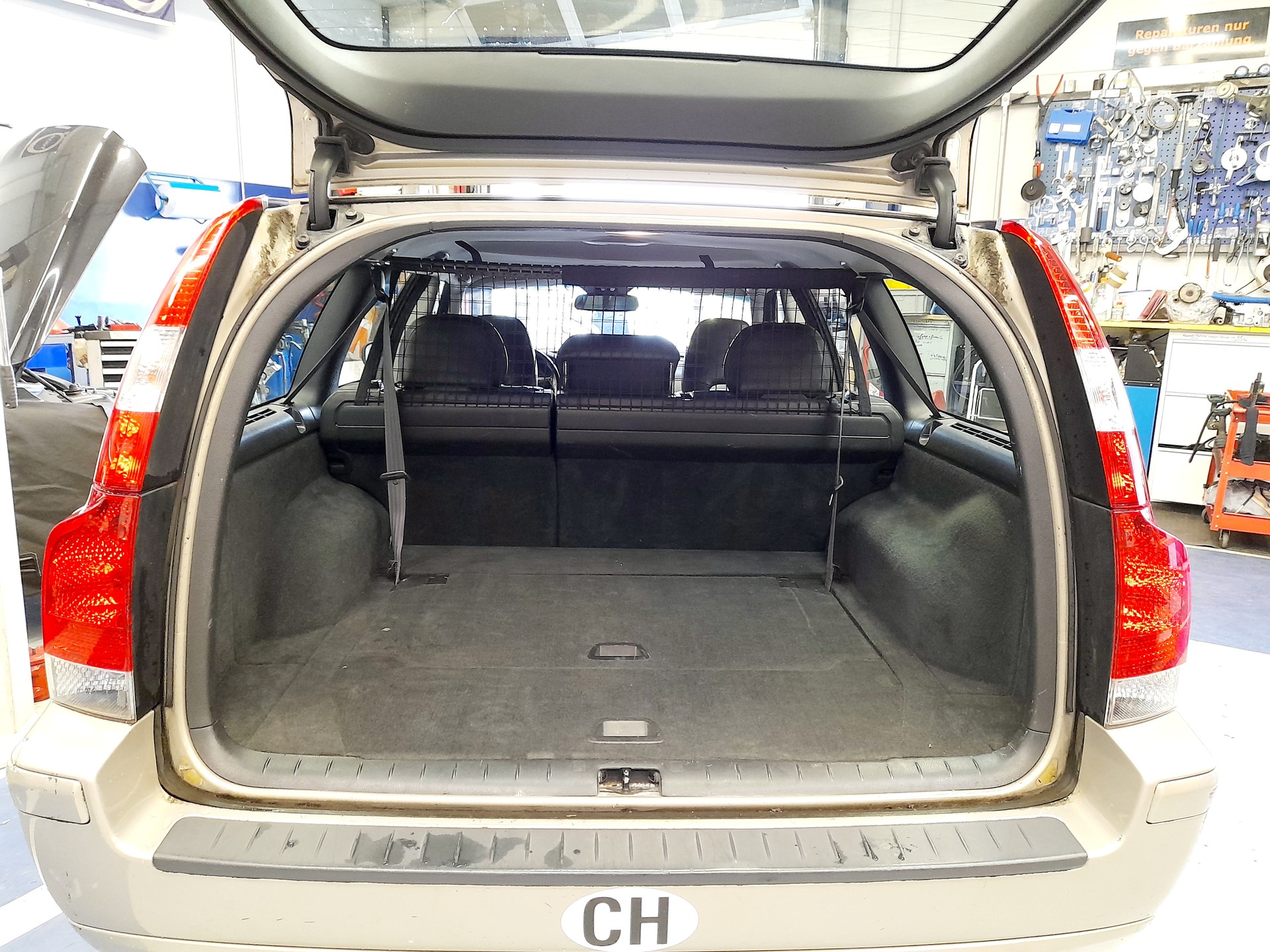 VOLVO V70 2.4 Momentum-image-5