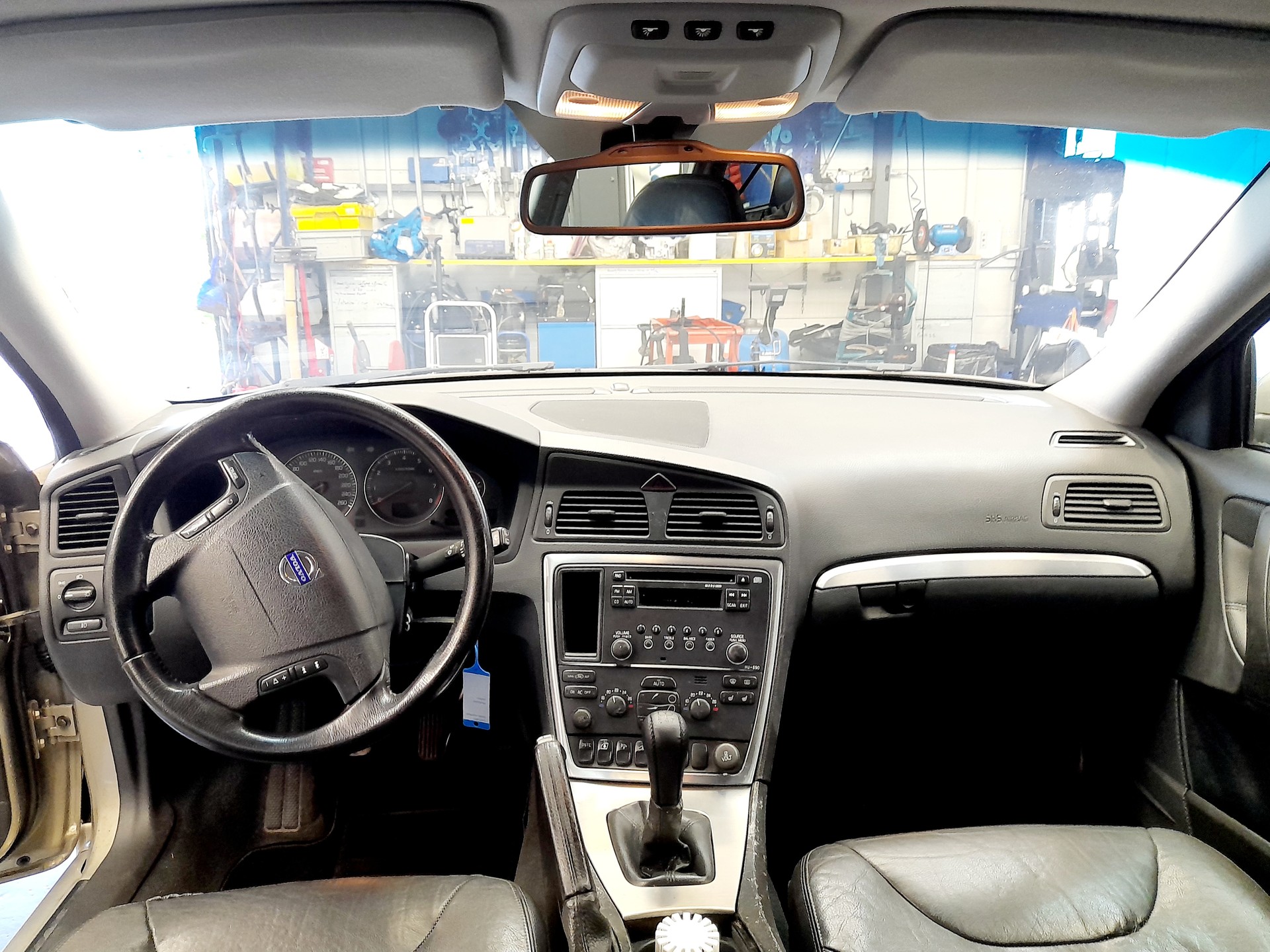 VOLVO V70 2.4 Momentum-image-10