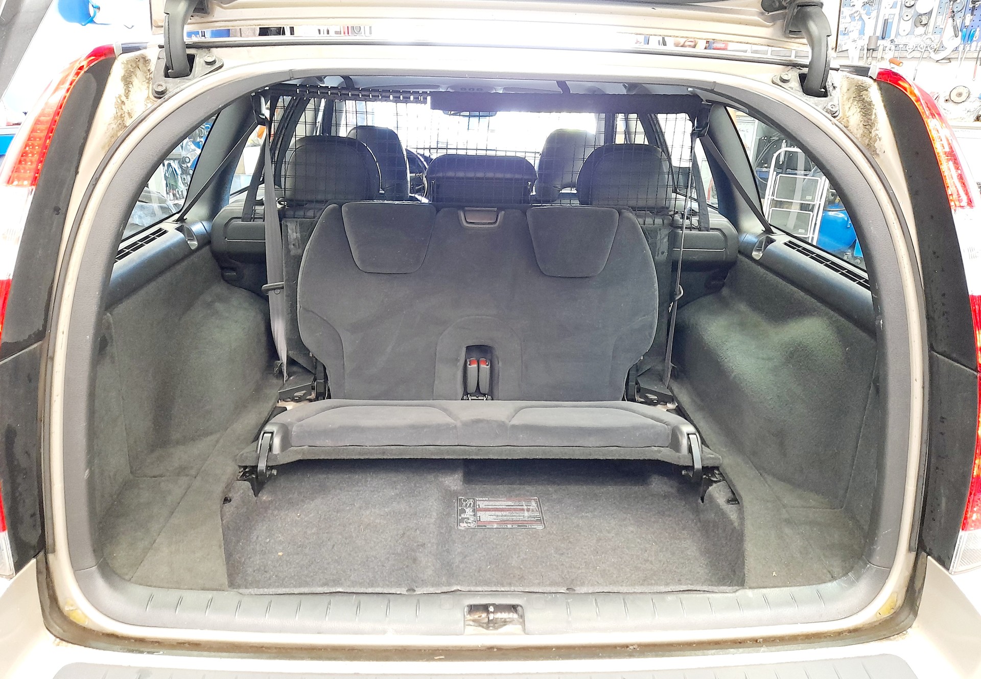 VOLVO V70 2.4 Momentum-image-6