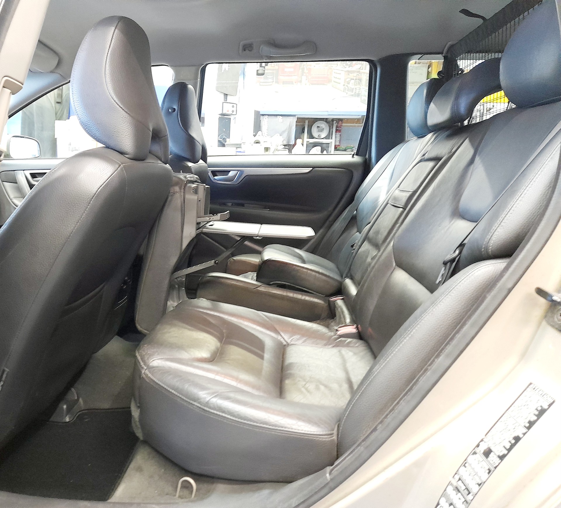 VOLVO V70 2.4 Momentum-image-9