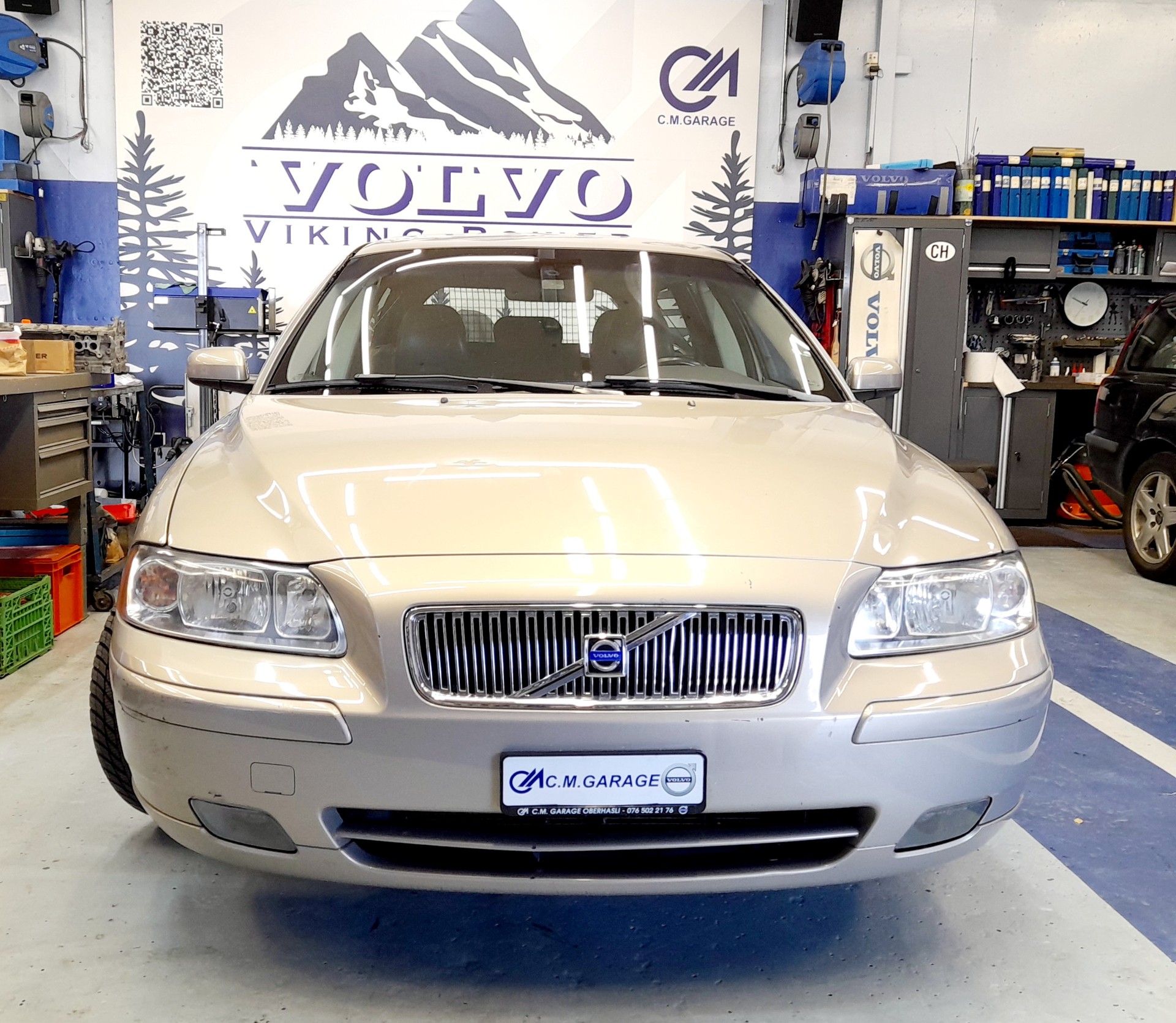 VOLVO V70 2.4 Momentum-image-1