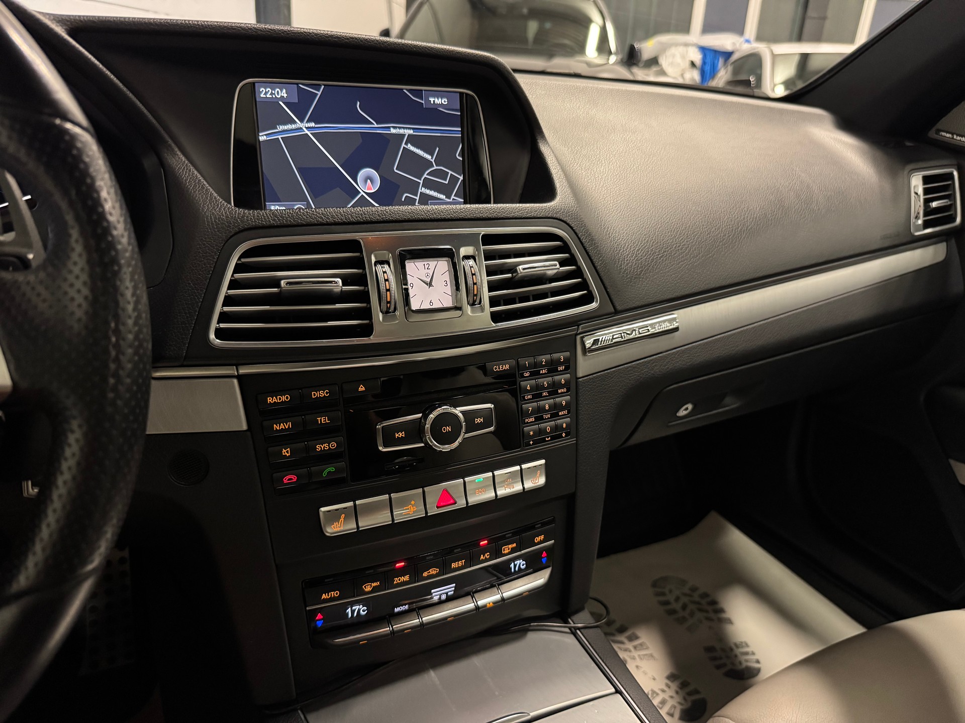 MERCEDES-BENZ E 250 7G-Tronic AMG LINE-image-23
