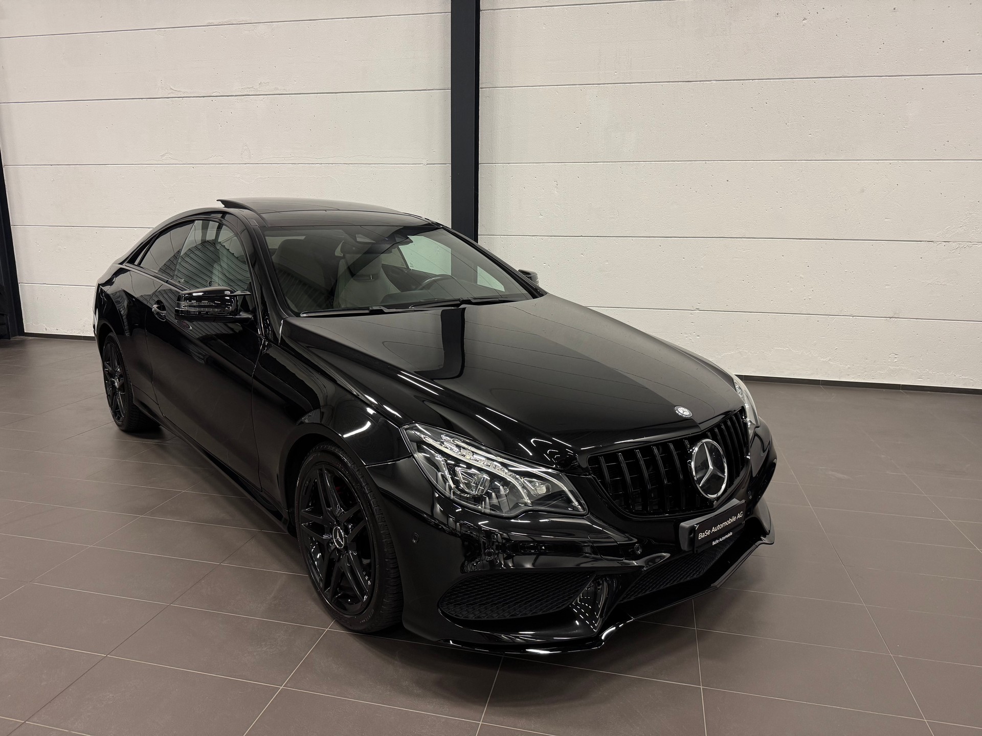 MERCEDES-BENZ E 250 7G-Tronic AMG LINE-showroom-element-1