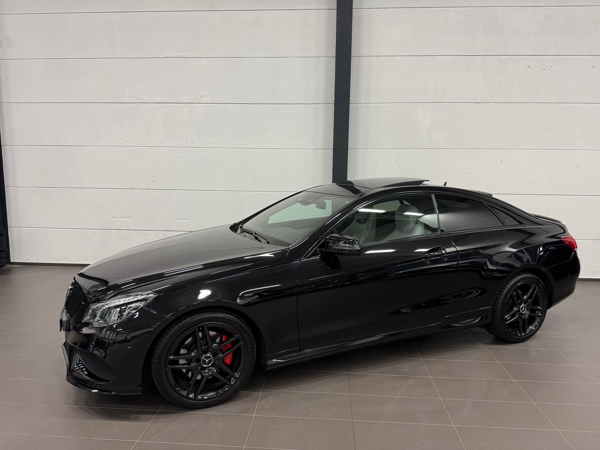 MERCEDES-BENZ E 250 7G-Tronic AMG LINE-image-4