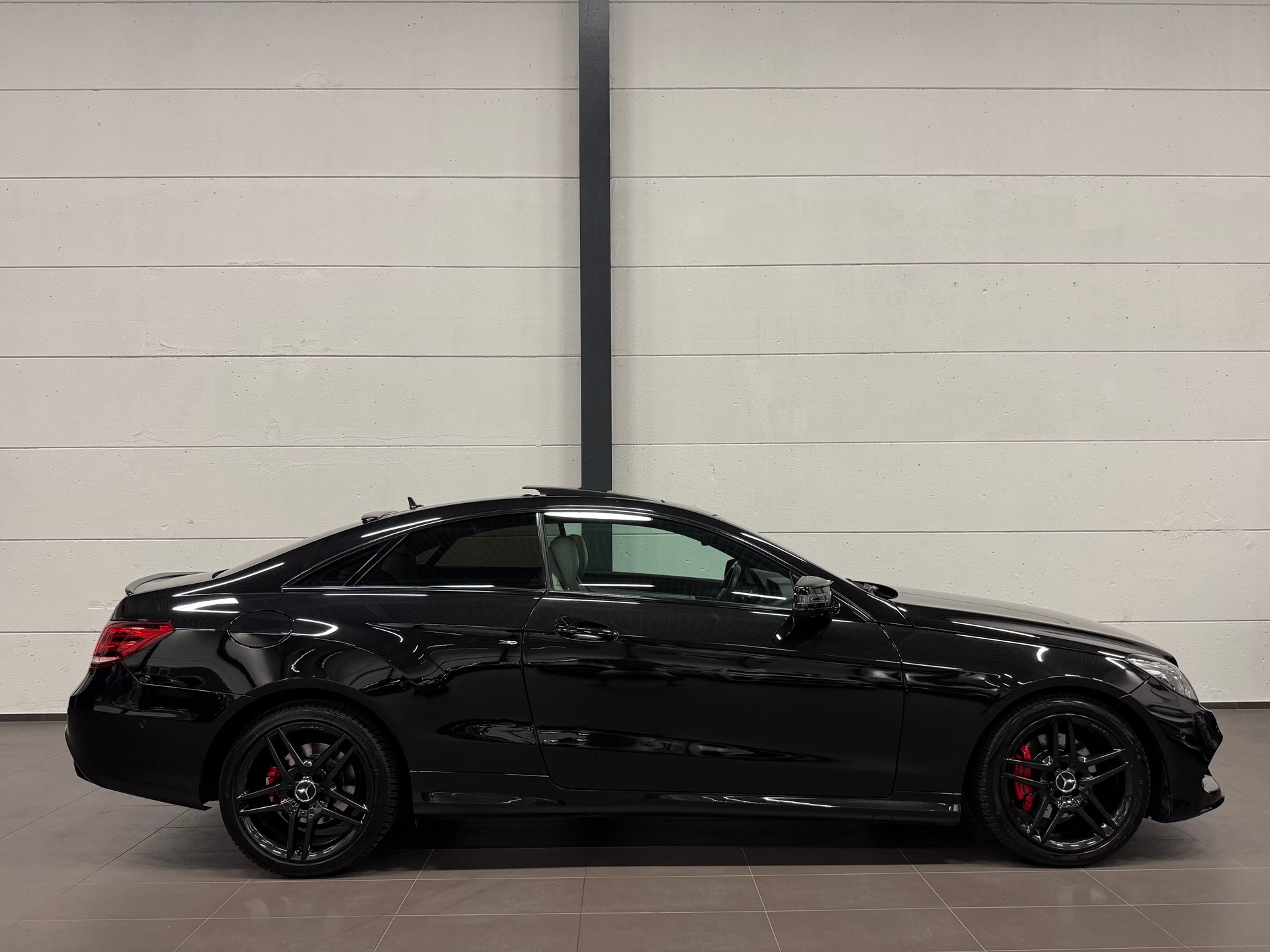 MERCEDES-BENZ E 250 7G-Tronic AMG LINE-image-9