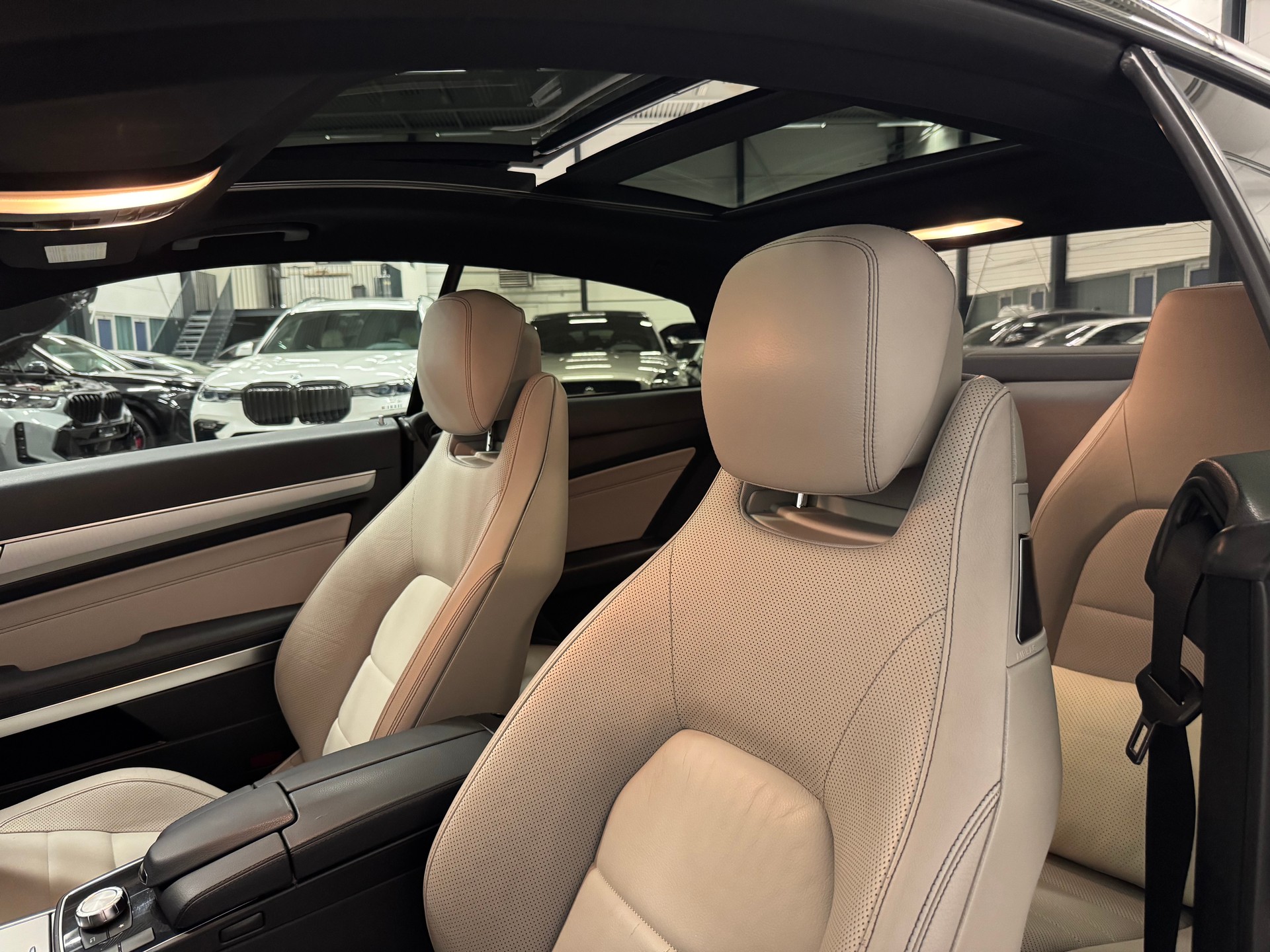 MERCEDES-BENZ E 250 7G-Tronic AMG LINE-image-17