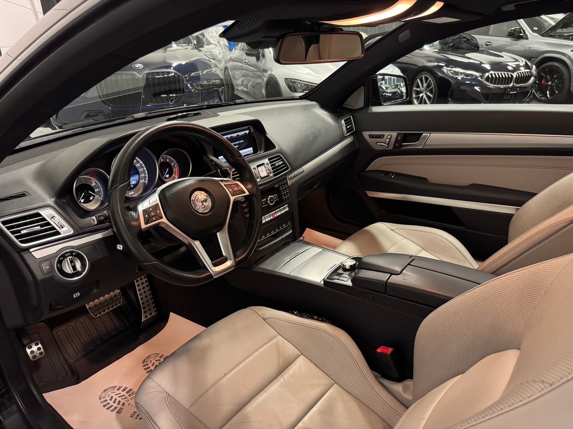 MERCEDES-BENZ E 250 7G-Tronic AMG LINE-image-16