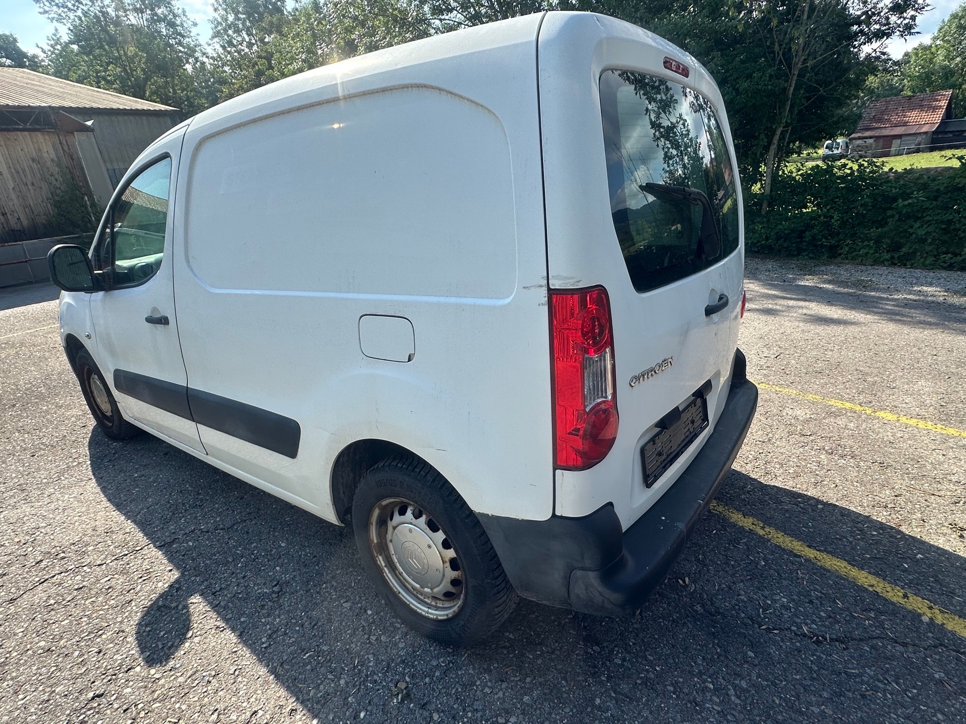 CITROEN Berlingo 1.6i 600 Komfort (Confort)-image-3