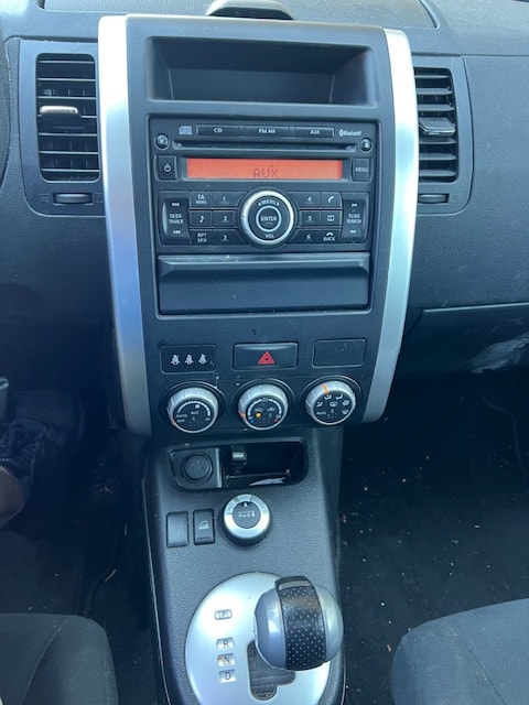 NISSAN X-Trail 2.0 dCi 16V SE Automatic-image-2