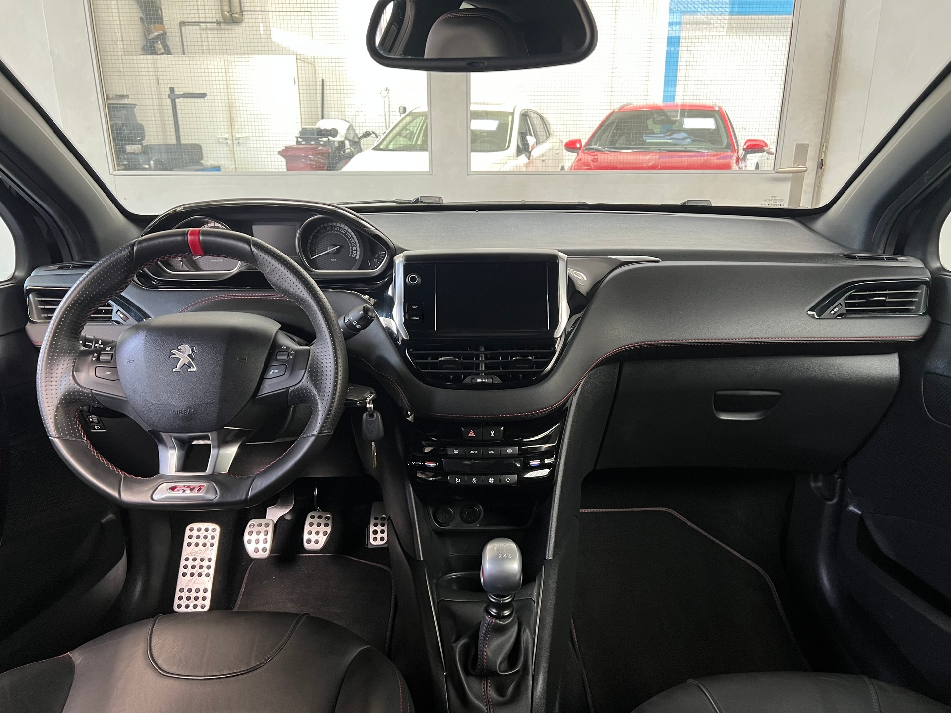PEUGEOT 208 1.6 Turbo GTi-image-4