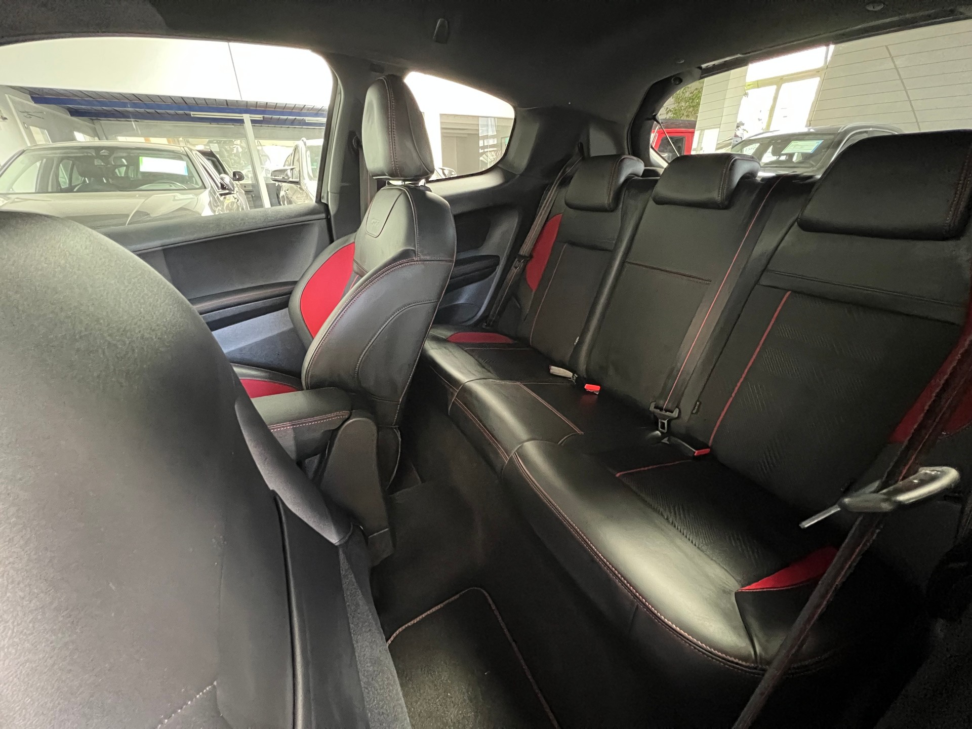 PEUGEOT 208 1.6 Turbo GTi-image-9