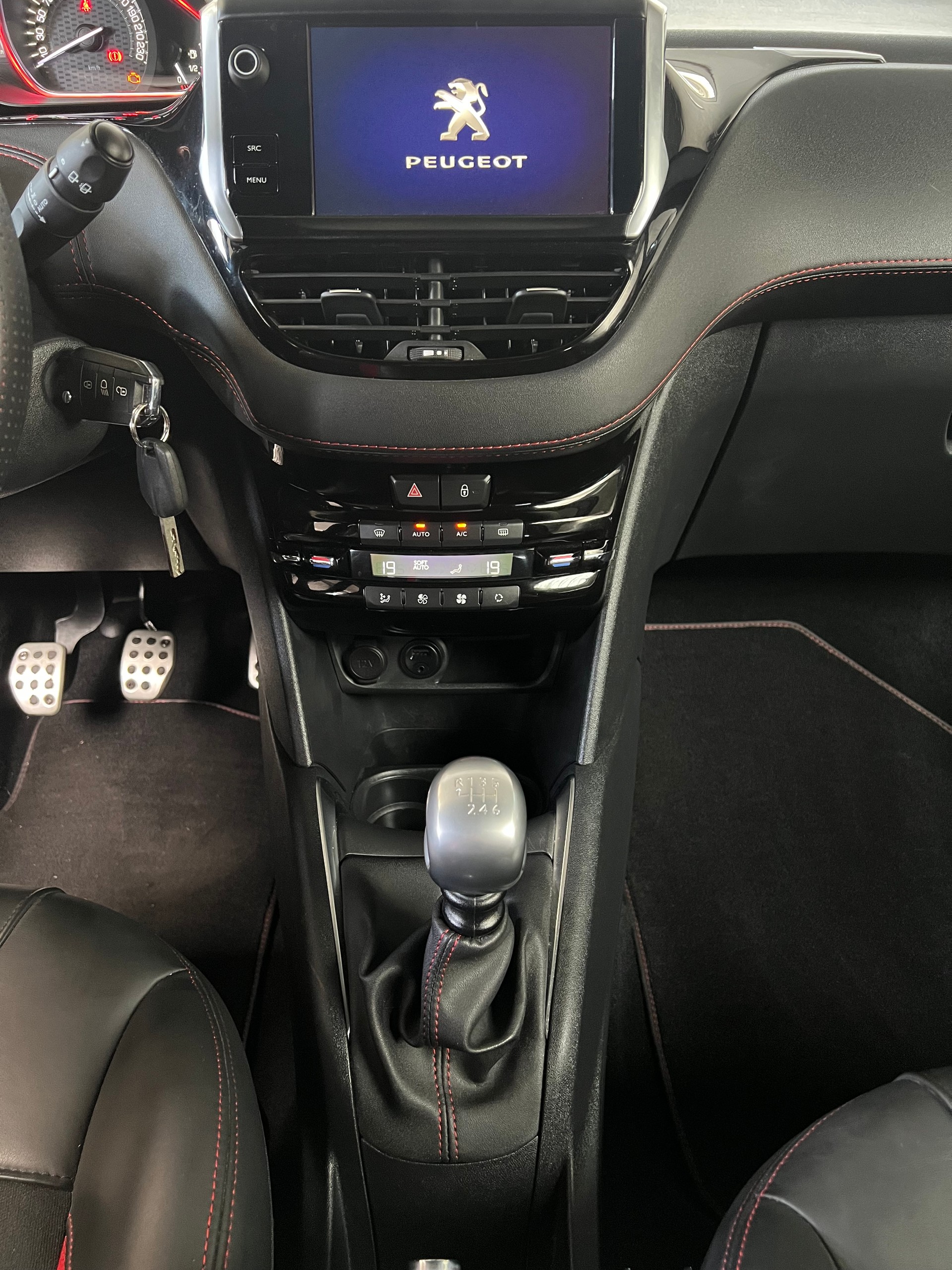 PEUGEOT 208 1.6 Turbo GTi-image-5