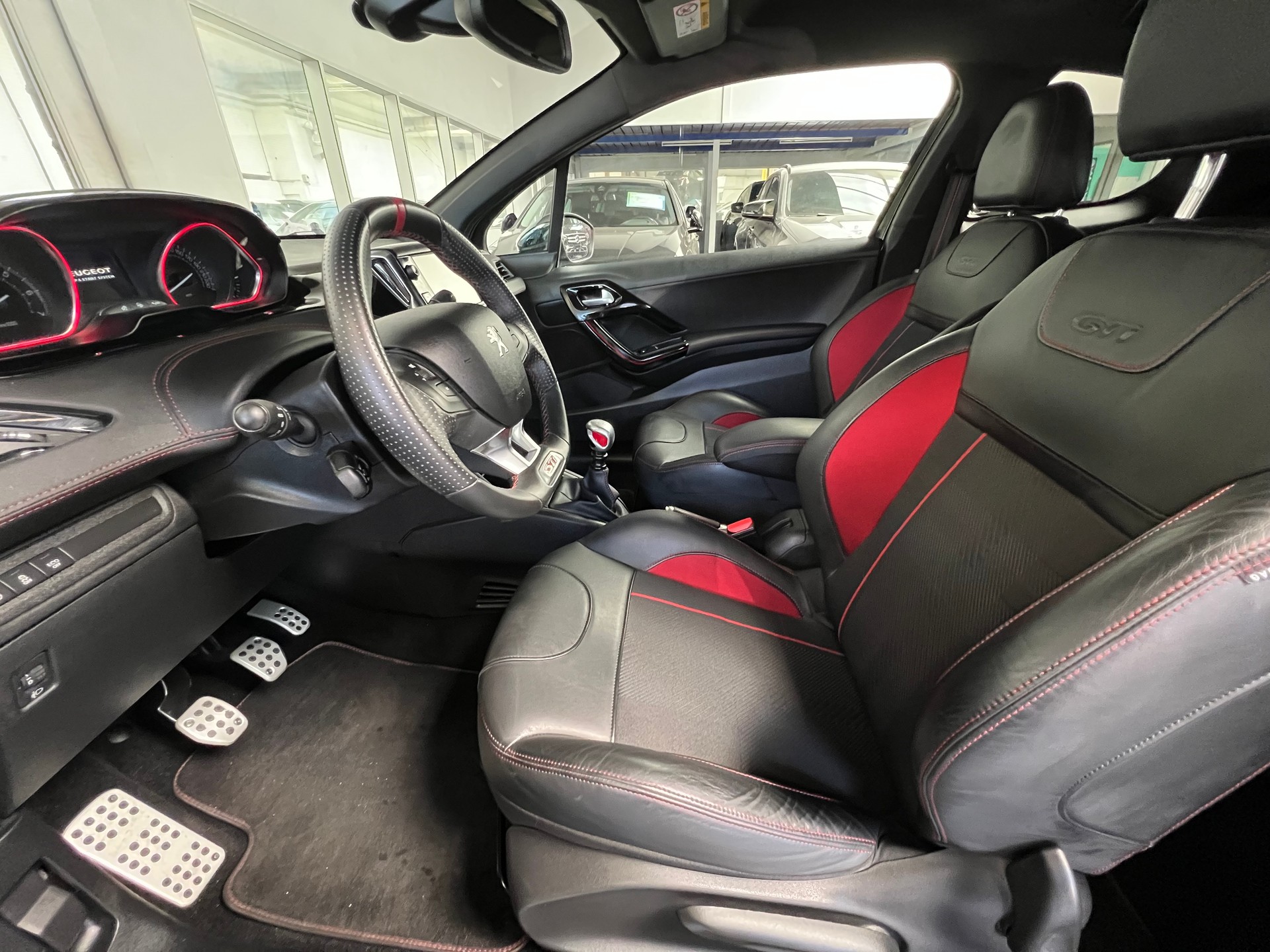 PEUGEOT 208 1.6 Turbo GTi-image-8