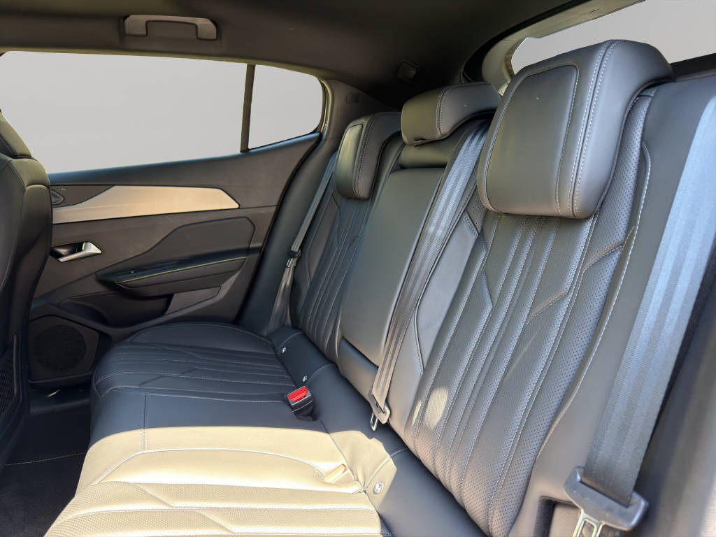 PEUGEOT 408 1.2 Hybrid GT Exclusive-image-6