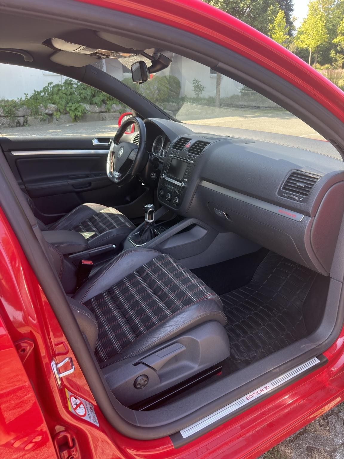 VW 2.0 FSI T GTI Edition 30-image-2