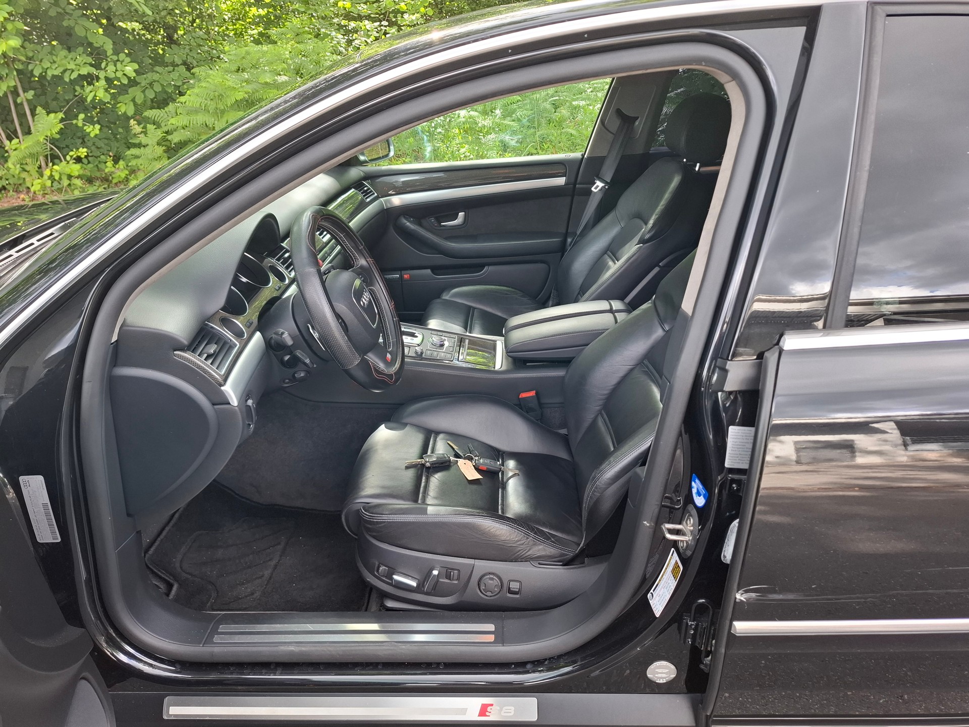 AUDI S8 Quattro, V10-5,2 S-LINE-image-2