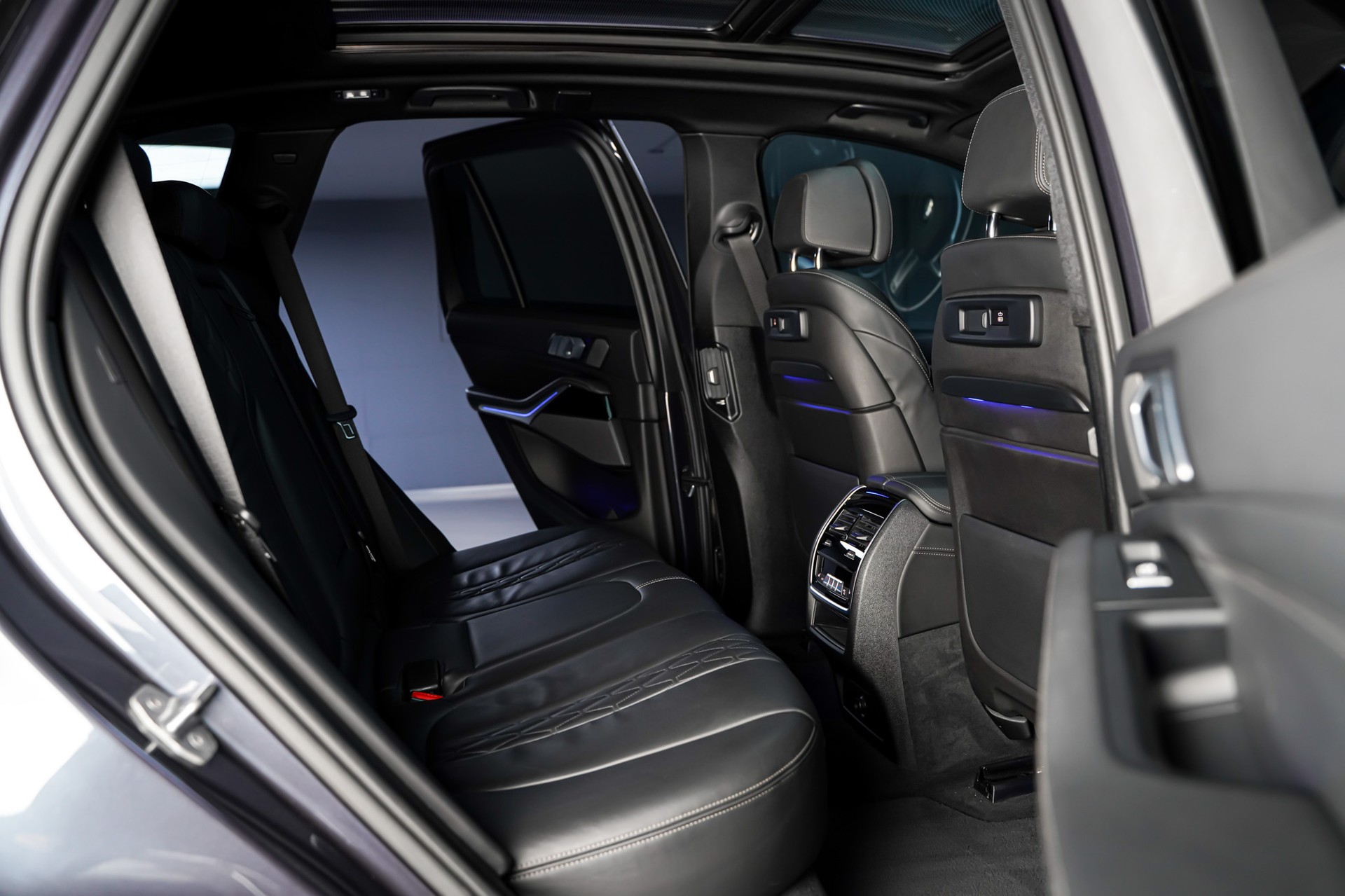 BMW X5 xDrive M50i Steptronic-image-14