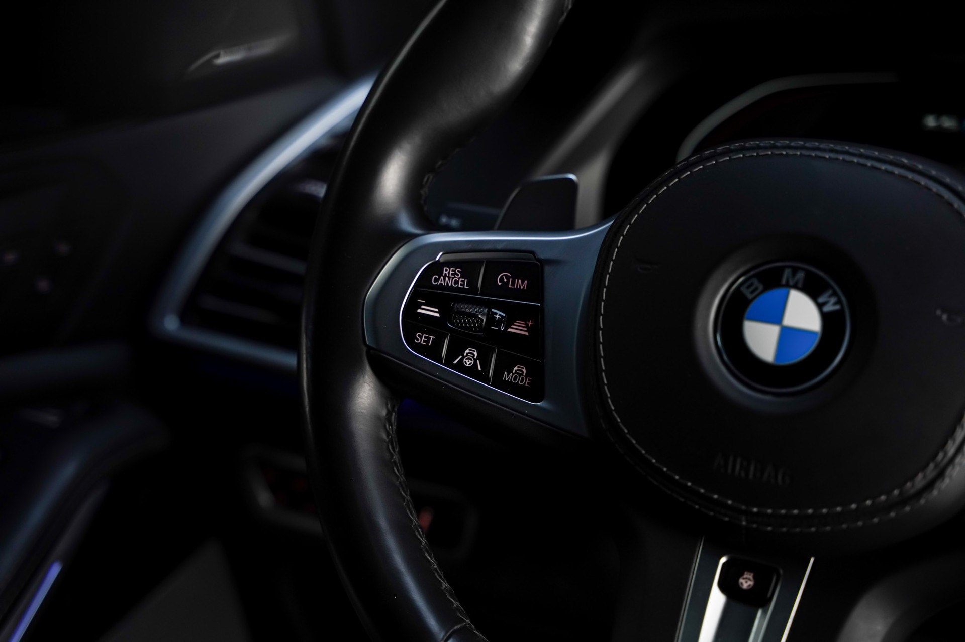 BMW X5 xDrive M50i Steptronic-image-21