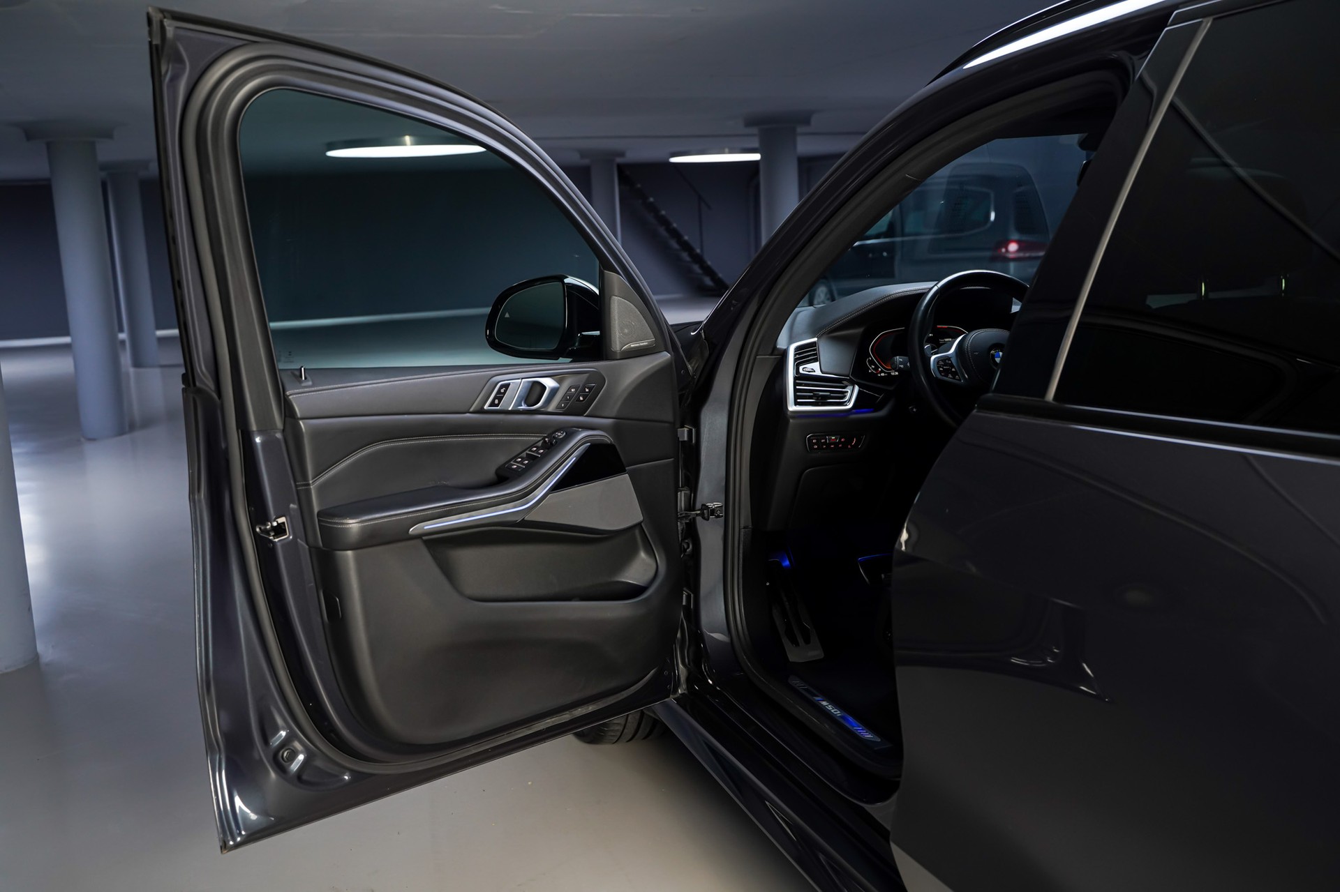 BMW X5 xDrive M50i Steptronic-image-7