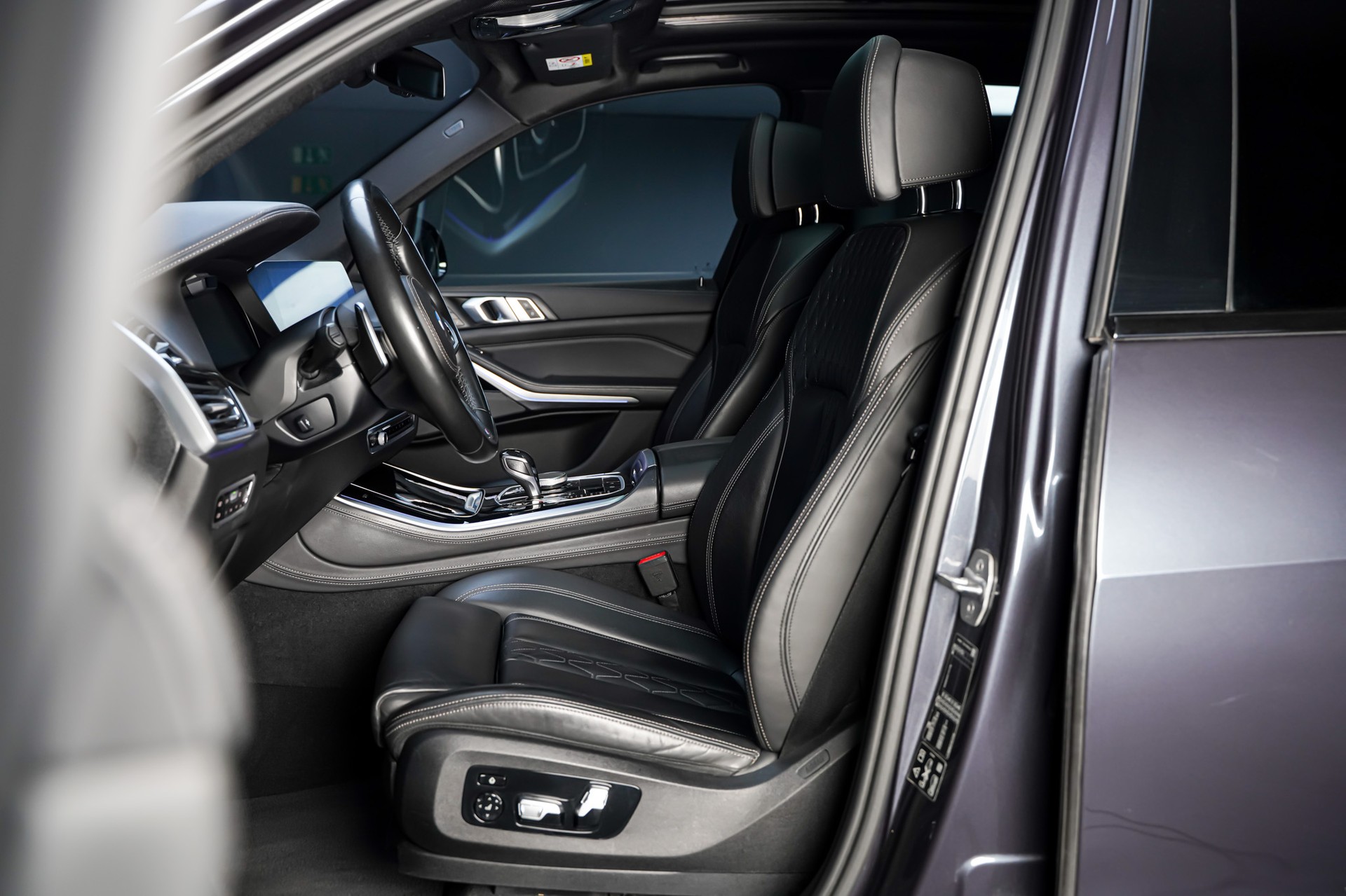 BMW X5 xDrive M50i Steptronic-image-10