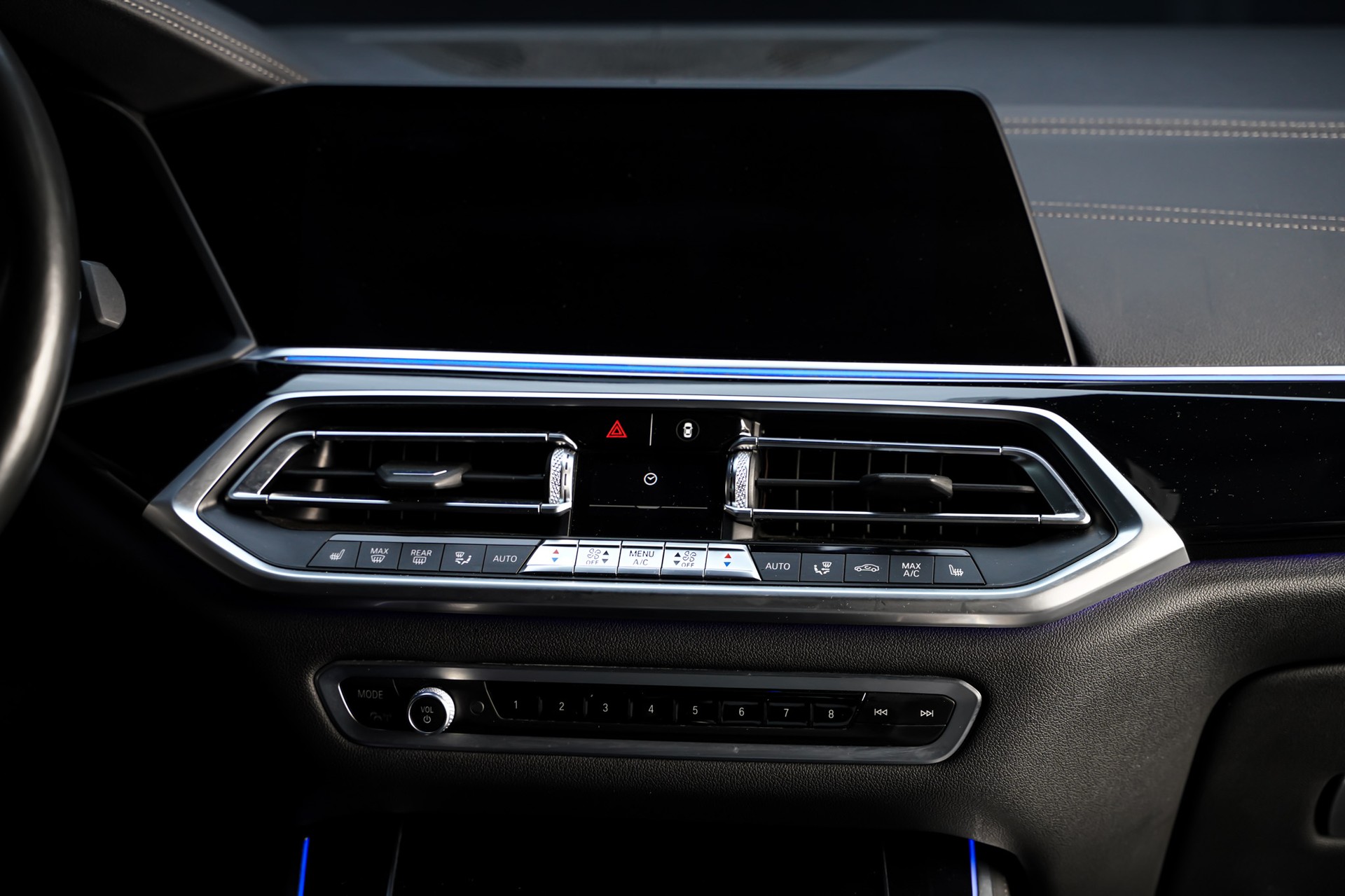 BMW X5 xDrive M50i Steptronic-image-22