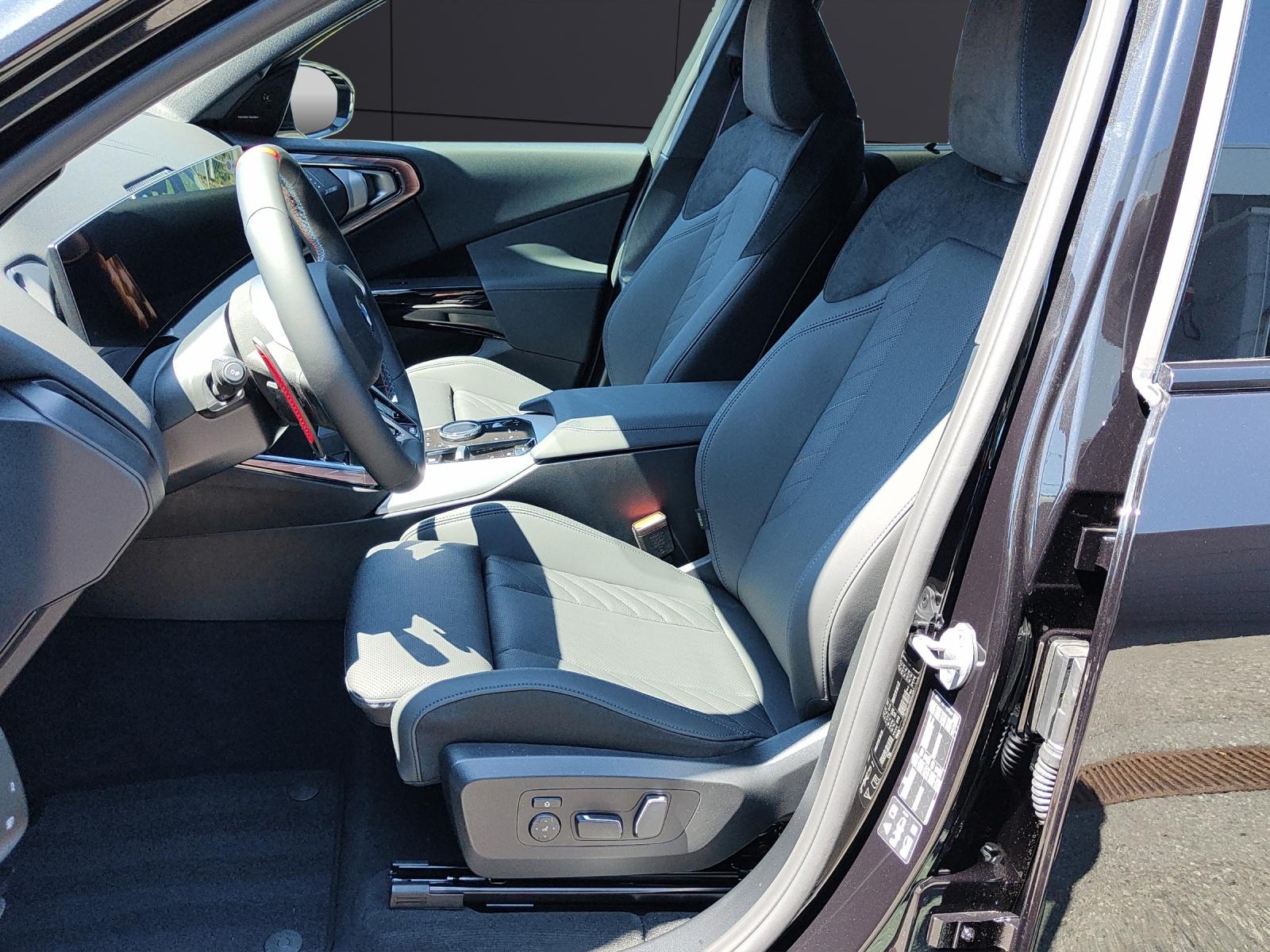 BMW X3 M50i-image-9