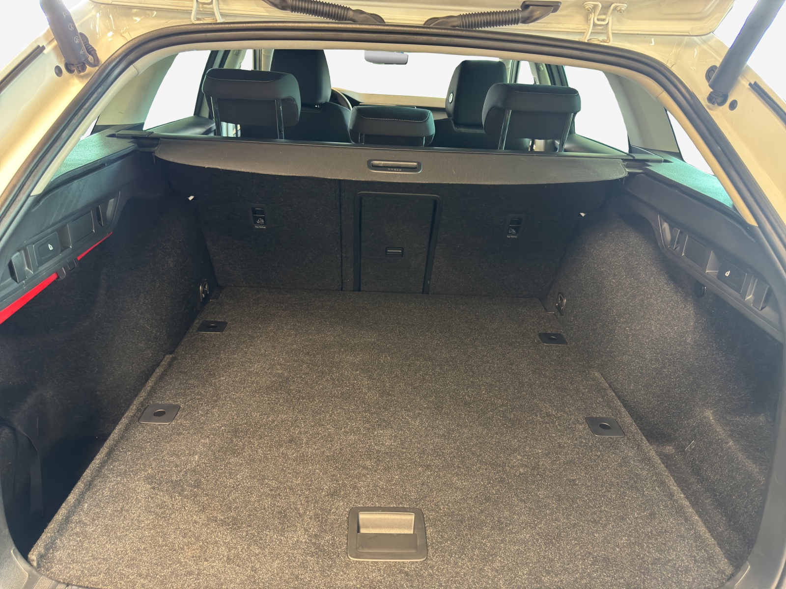 SKODA Octavia Combi 2.0 TSI Style DSG 4x4-image-12