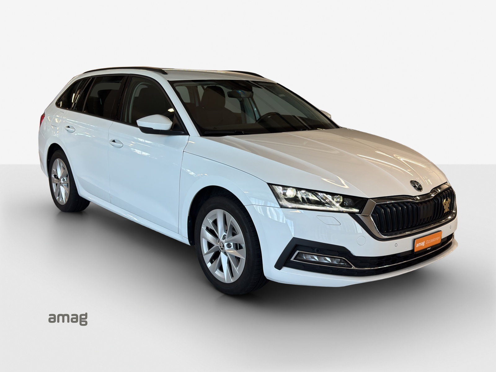 SKODA Octavia Combi 2.0 TSI Style DSG 4x4-image-5