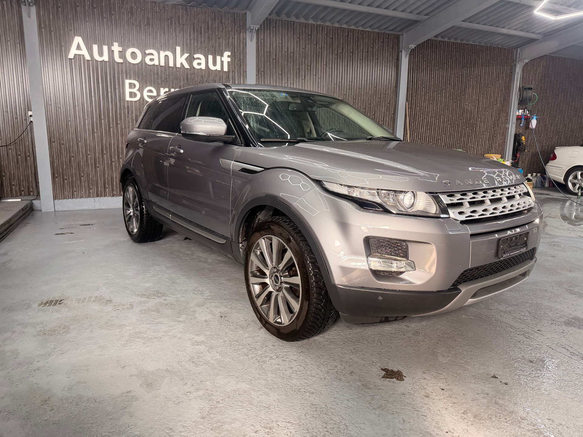 LAND ROVER Range Rover Evoque 2.2 SD4 Pure AT6-image-6