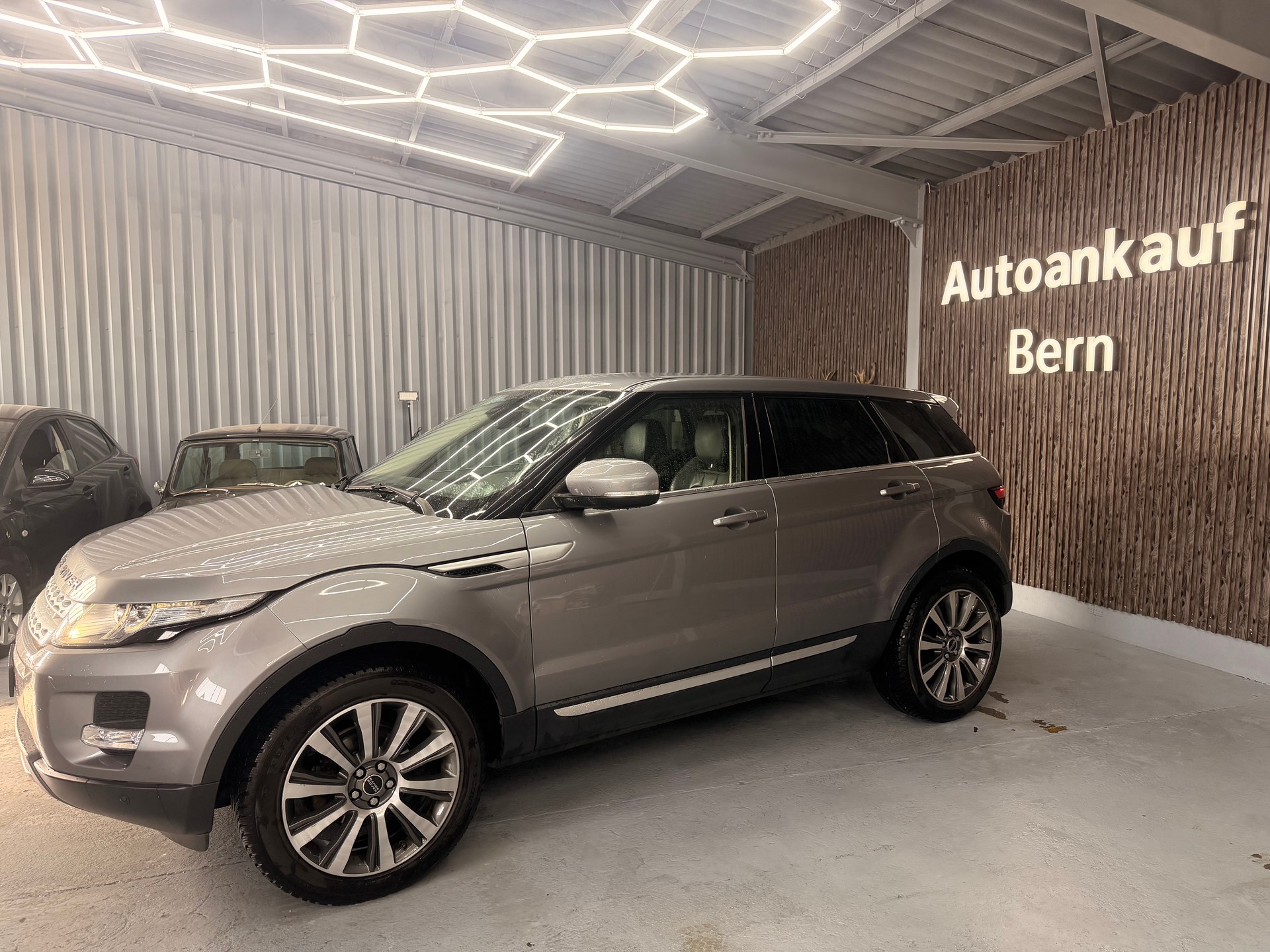 LAND ROVER Range Rover Evoque 2.2 SD4 Pure AT6-image-2