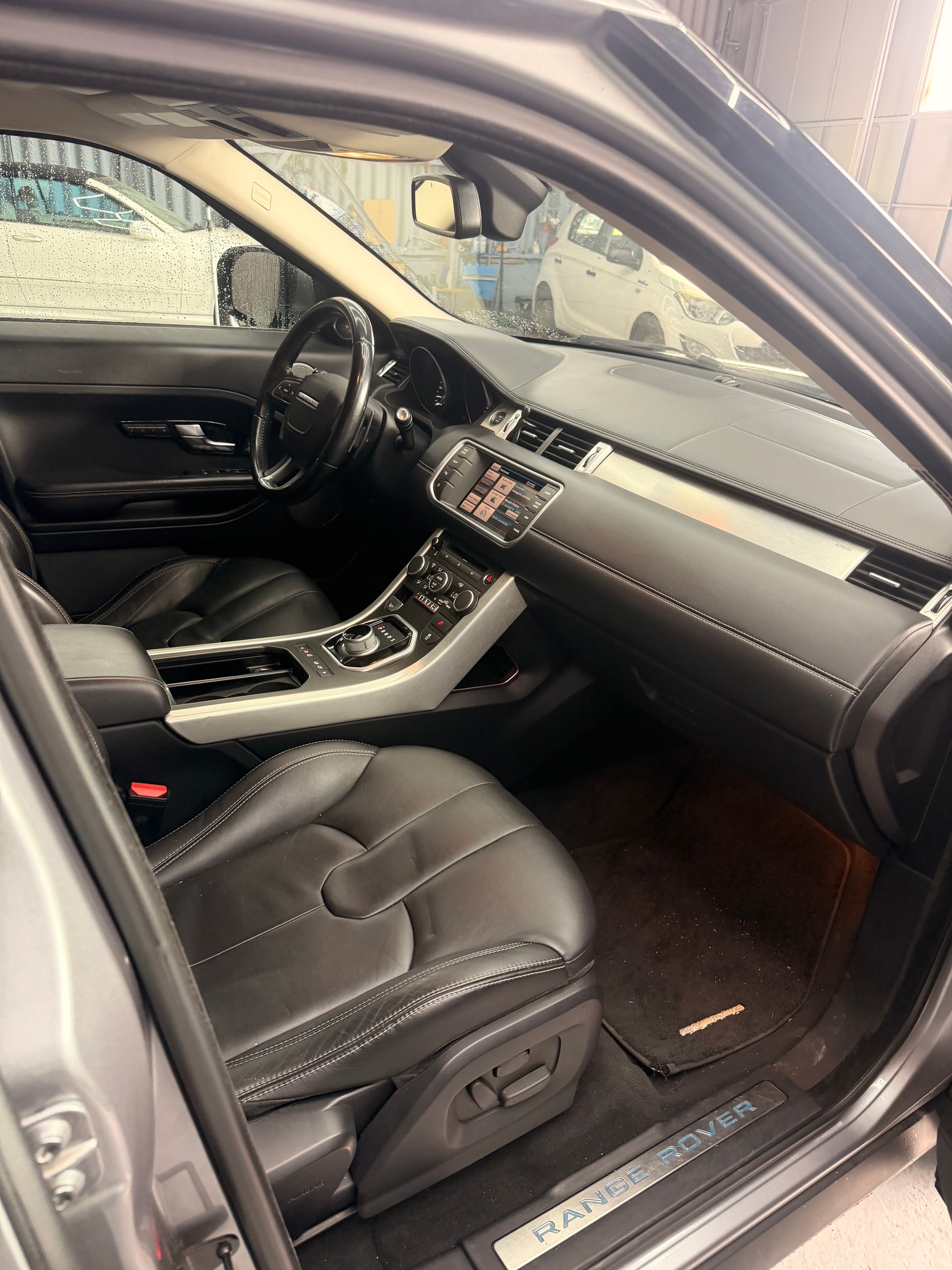 LAND ROVER Range Rover Evoque 2.2 SD4 Pure AT6-image-7
