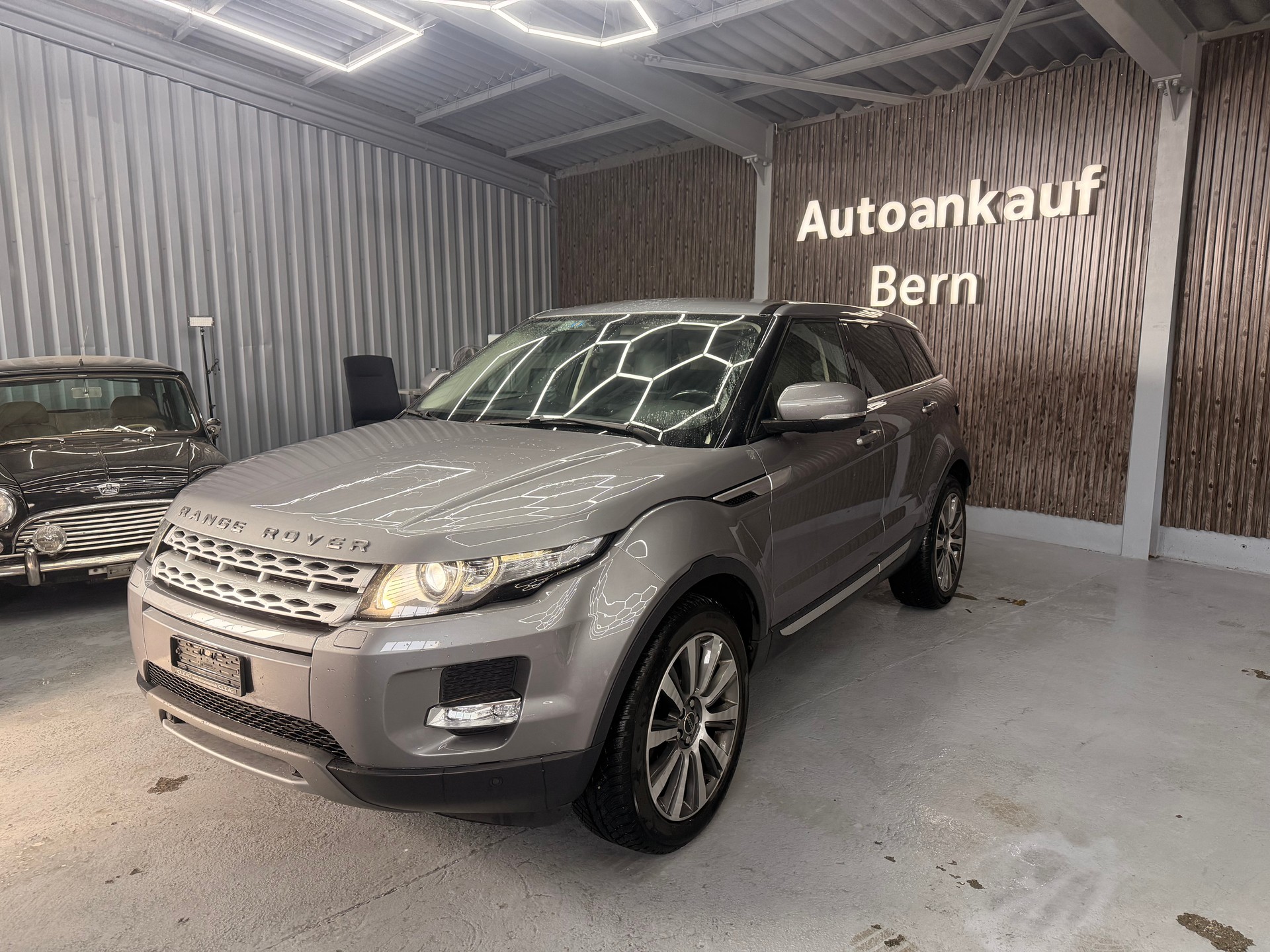 LAND ROVER Range Rover Evoque 2.2 SD4 Pure AT6-image-1