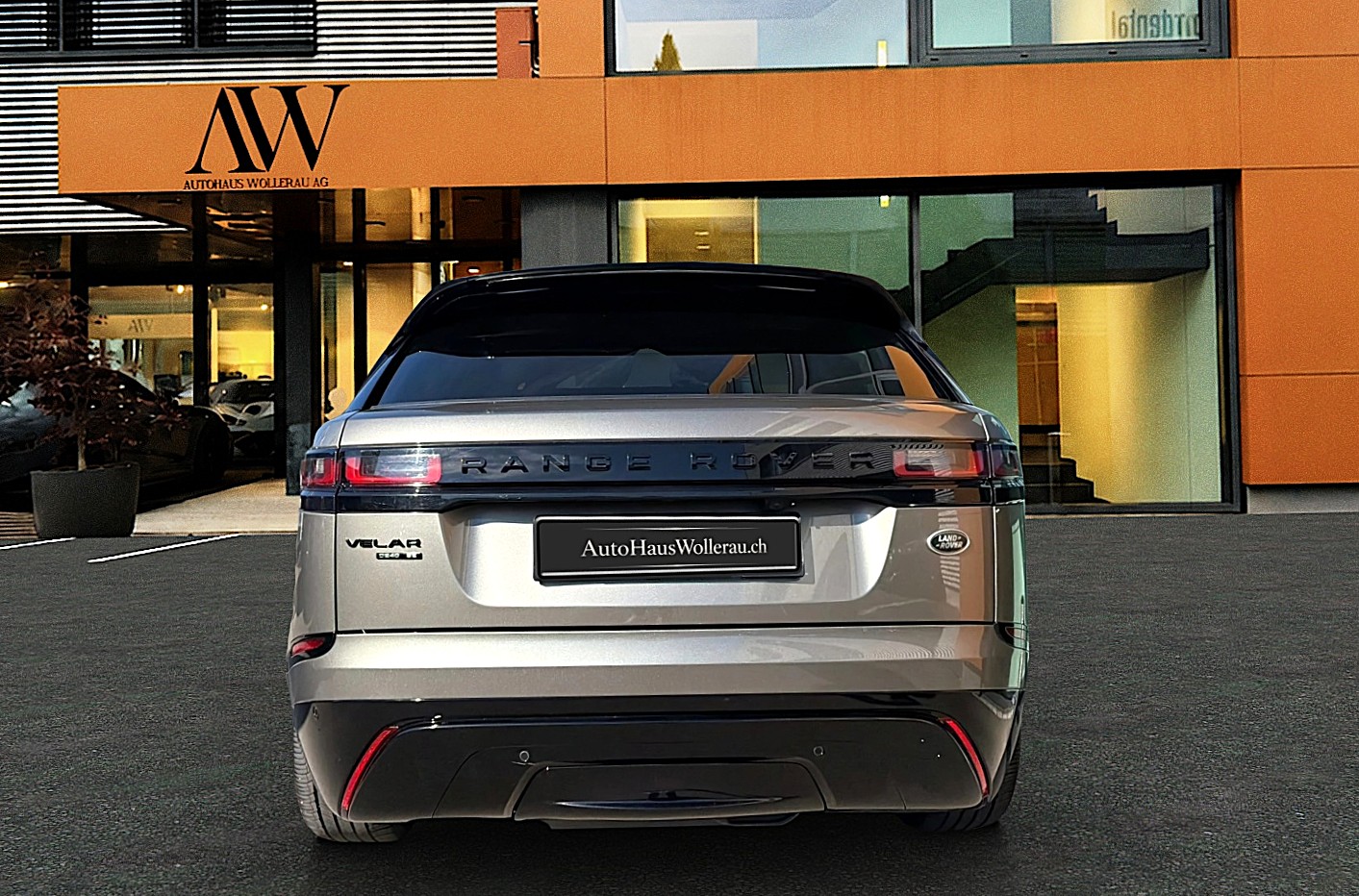 LAND ROVER Range Rover Velar 2.0 D 240 R-Dynamic SE-image-4