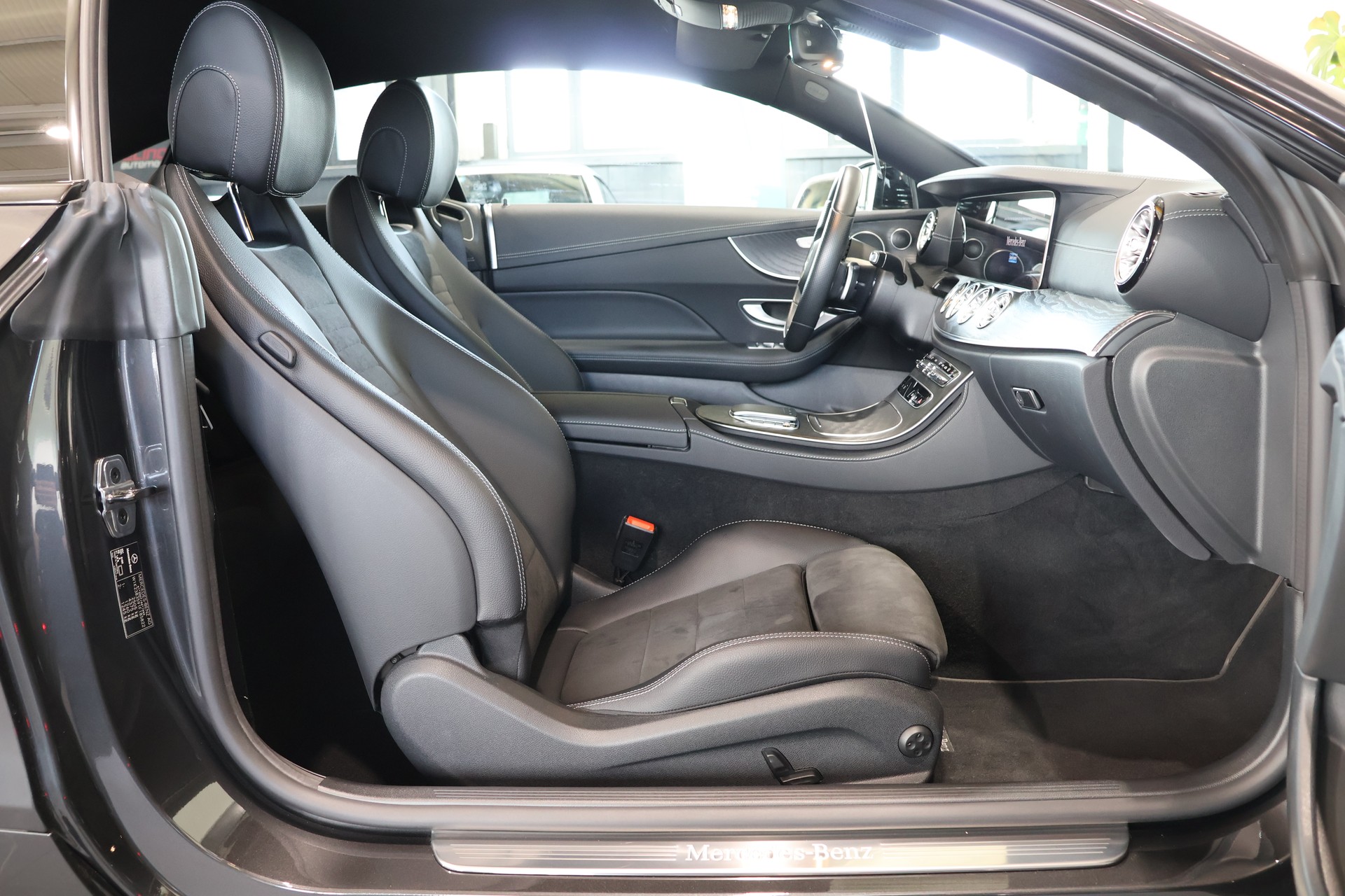 MERCEDES-BENZ E 450 Coupé 4Matic AMG Line 9G-Tronic-image-12