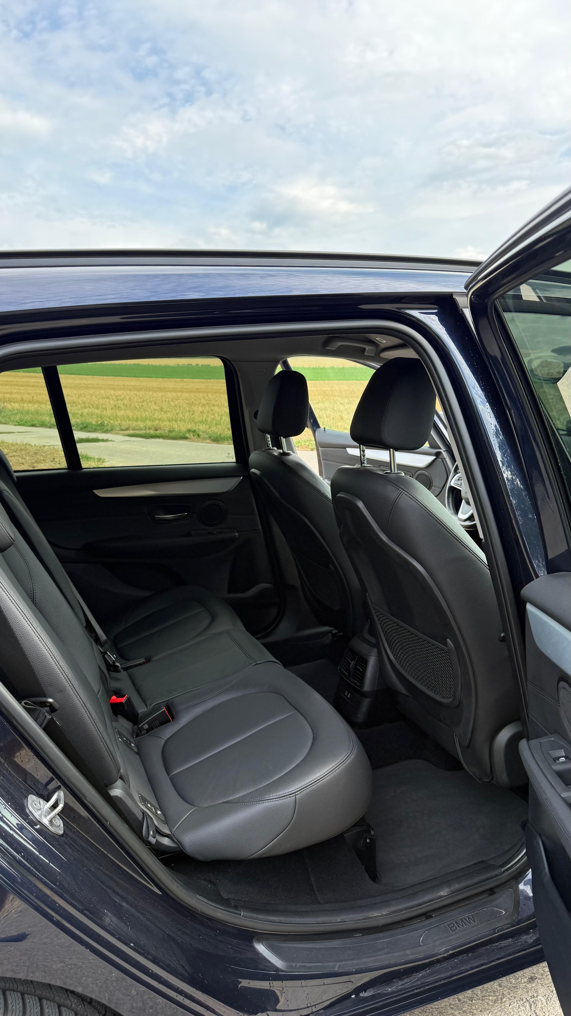 BMW 220i Gran Tourer DKG-image-8