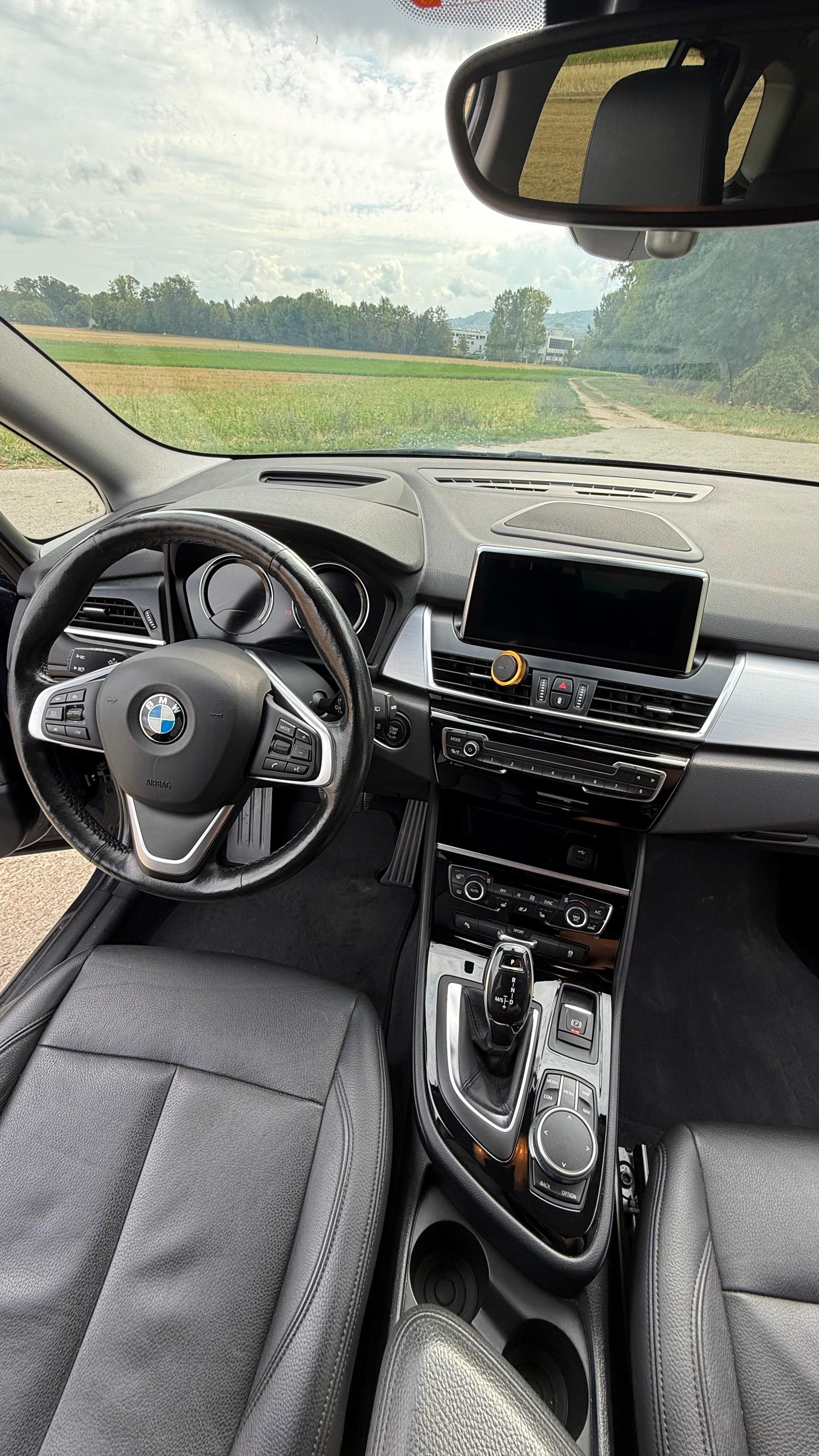 BMW 220i Gran Tourer DKG-image-12