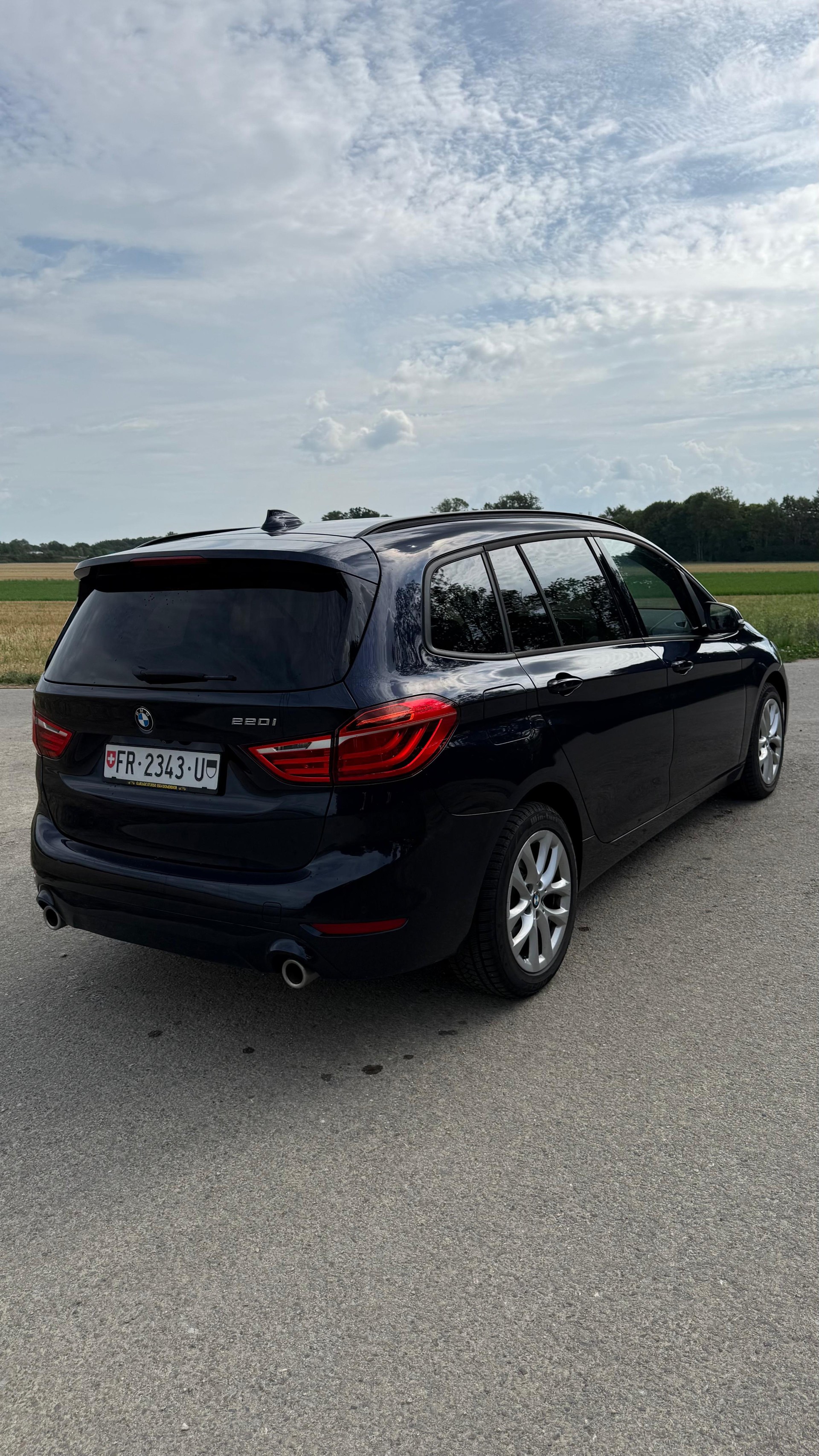 BMW 220i Gran Tourer DKG-showroom-element-3