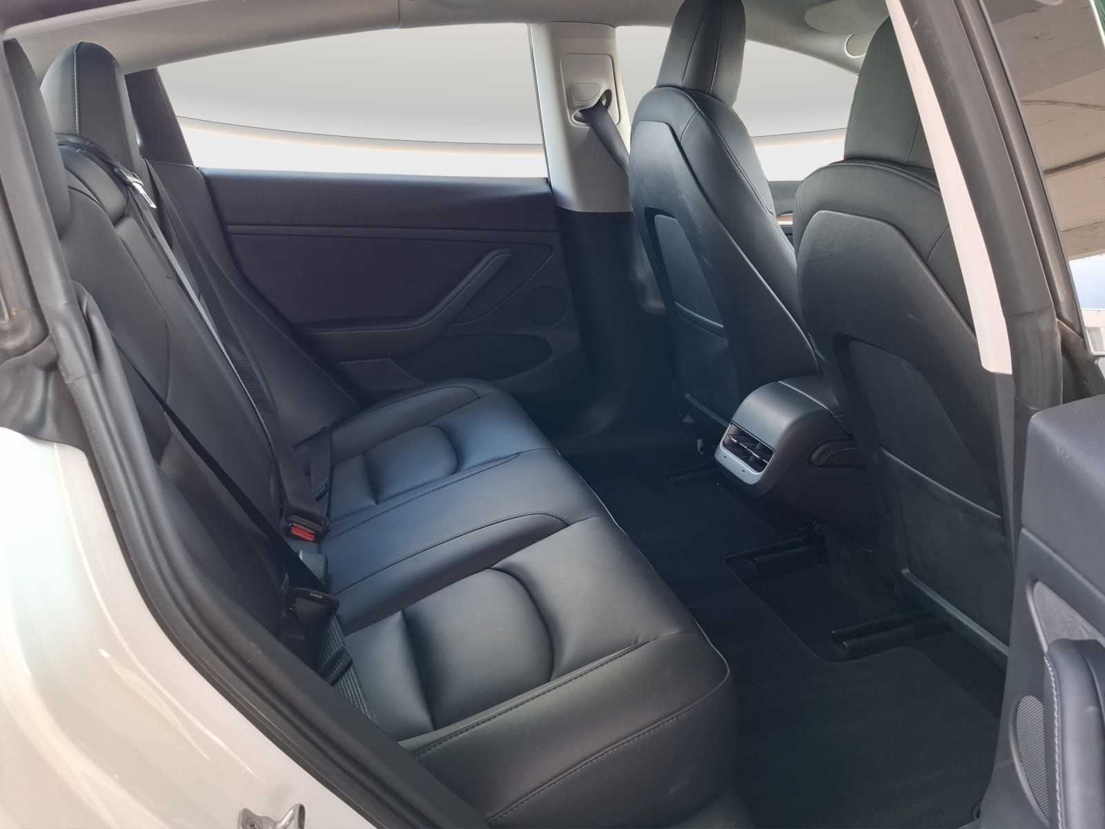 TESLA Model 3 Long Range Dual Motor AWD-image-11