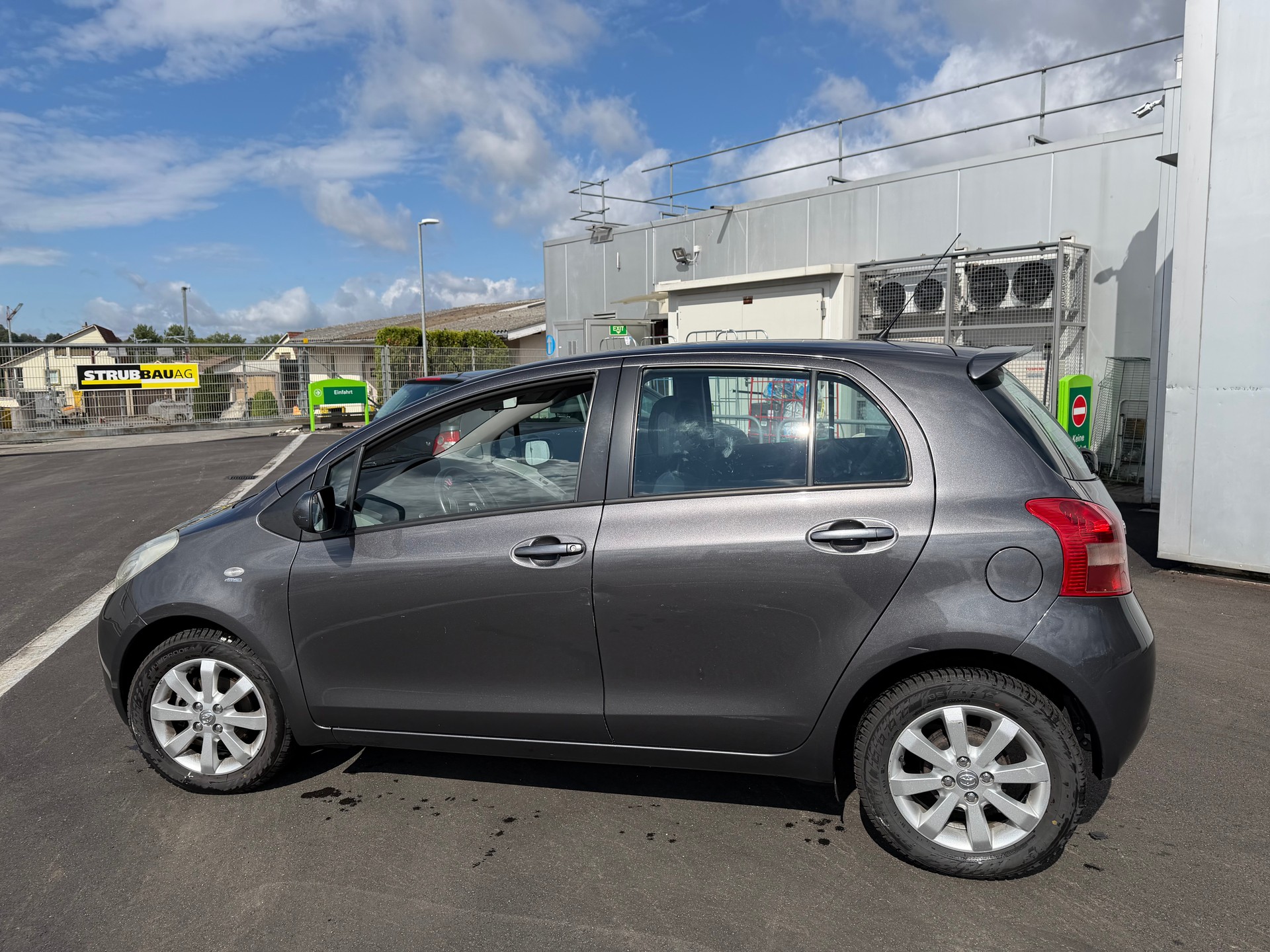 TOYOTA Yaris 1.3 Linea Sol-image-6