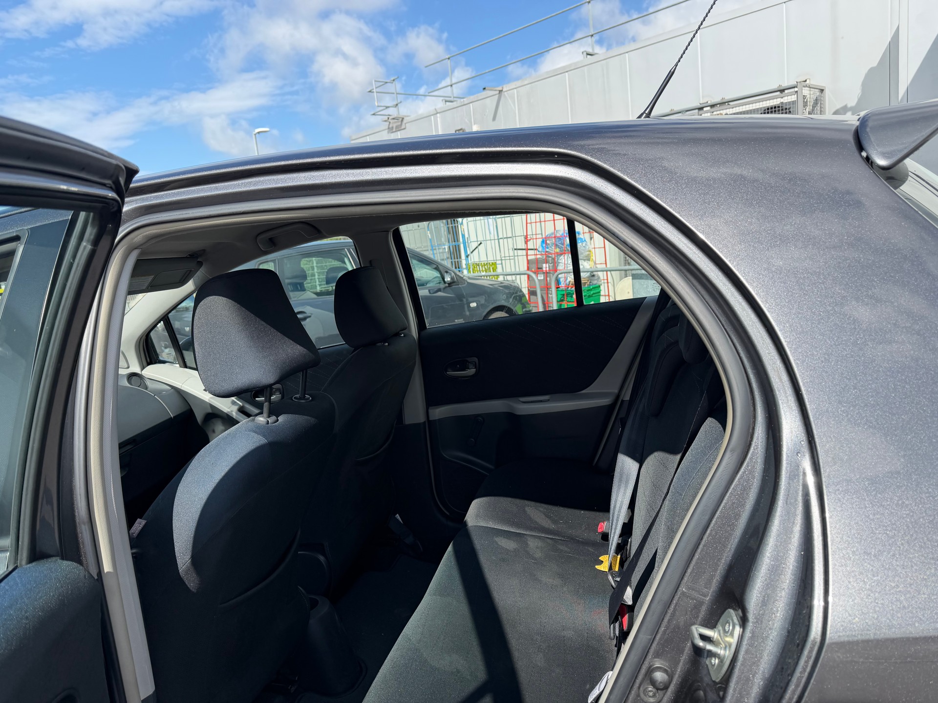 TOYOTA Yaris 1.3 Linea Sol-image-8