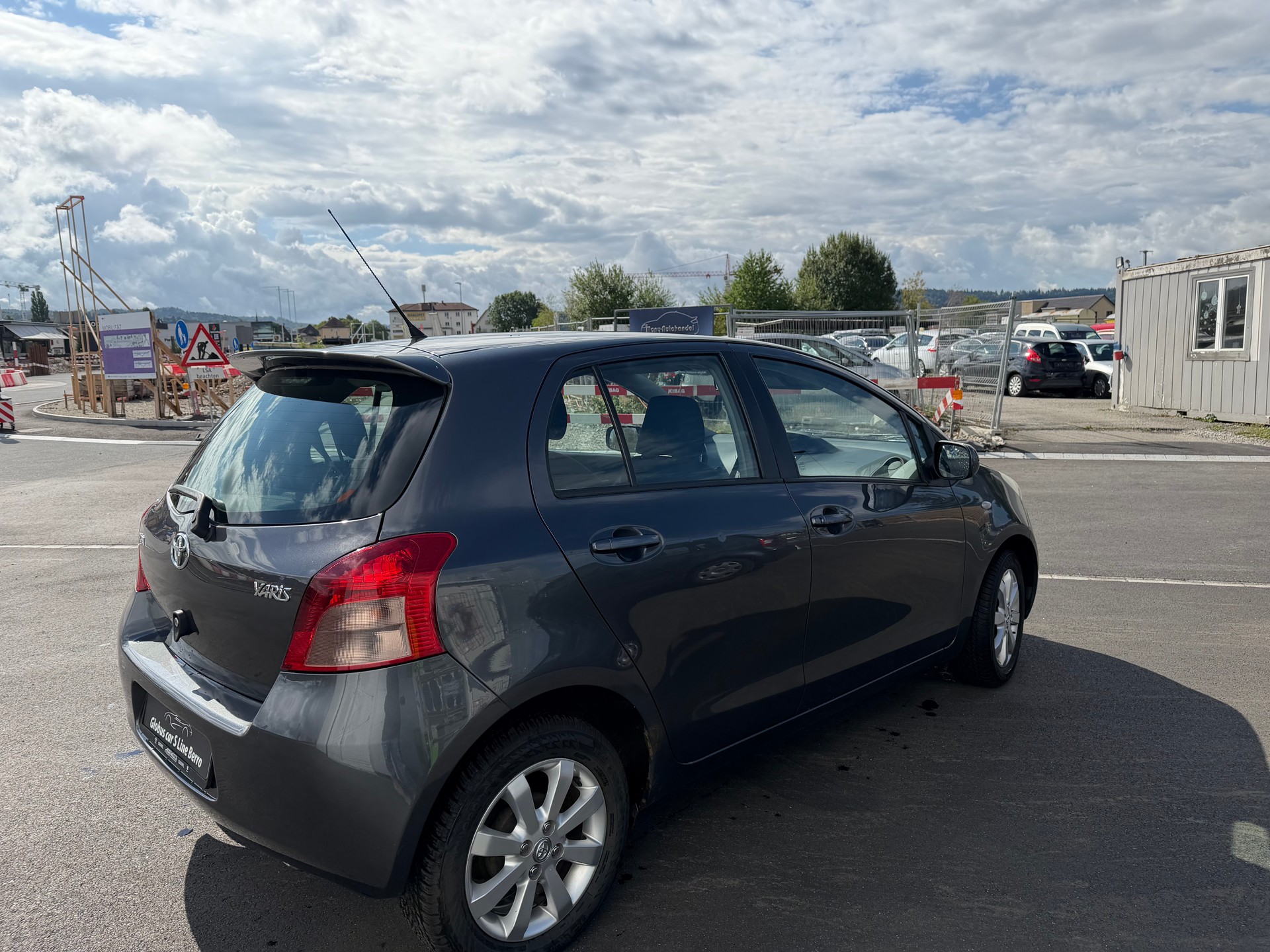 TOYOTA Yaris 1.3 Linea Sol-image-3