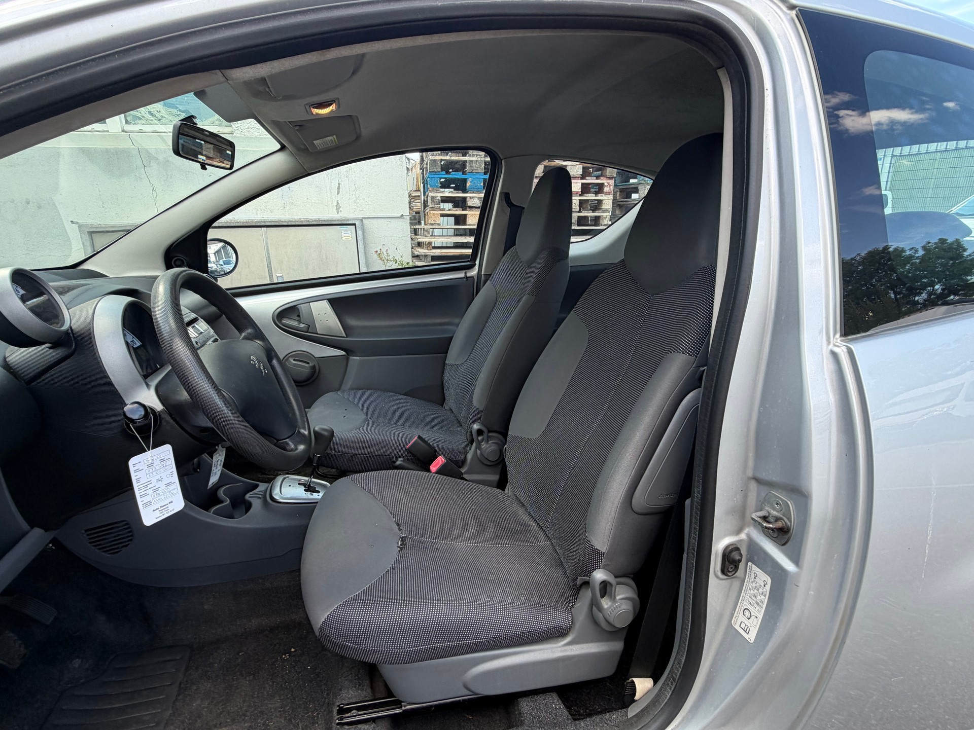 PEUGEOT 107 1.0 Trendy-image-8