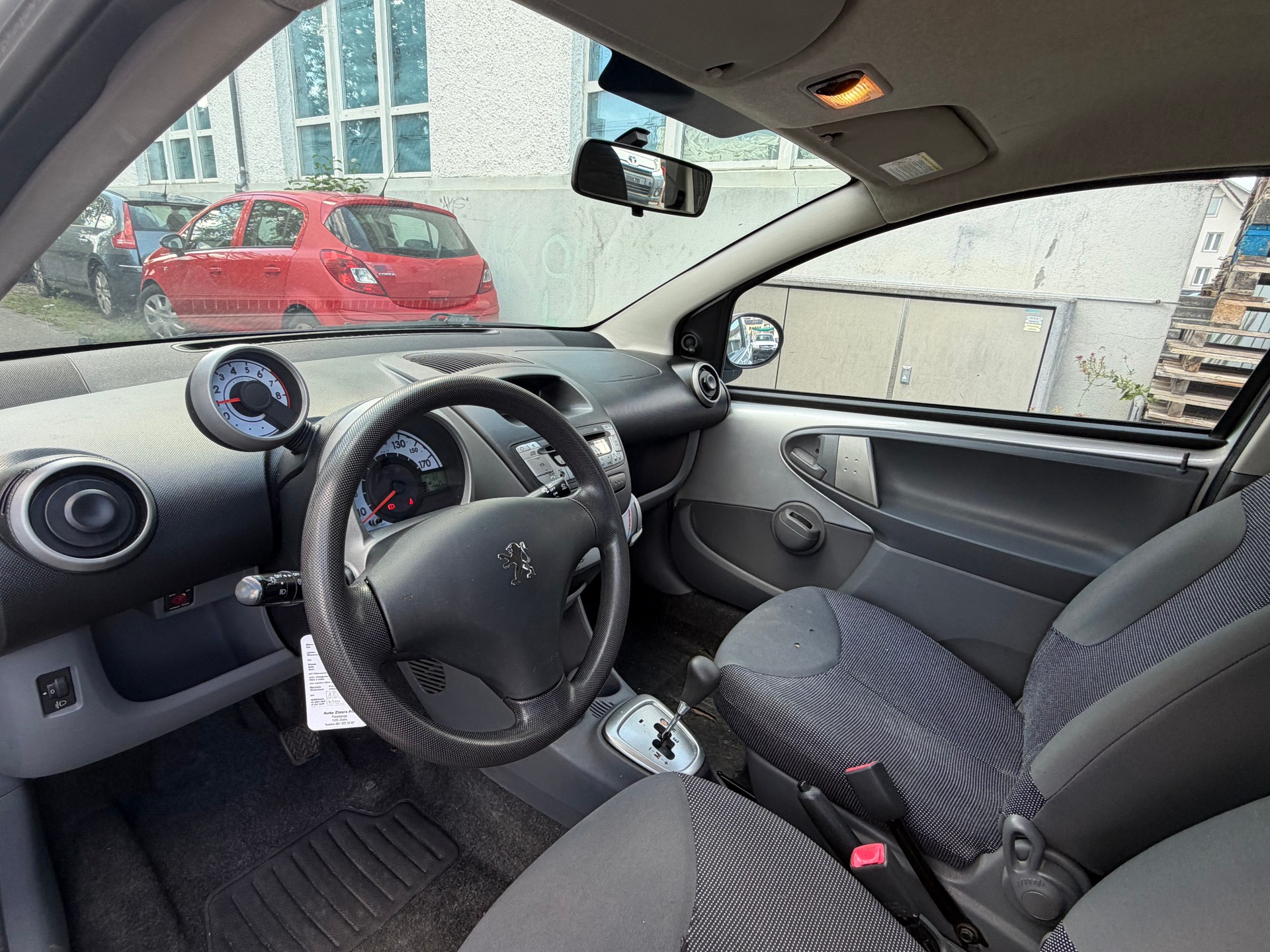 PEUGEOT 107 1.0 Trendy-image-10